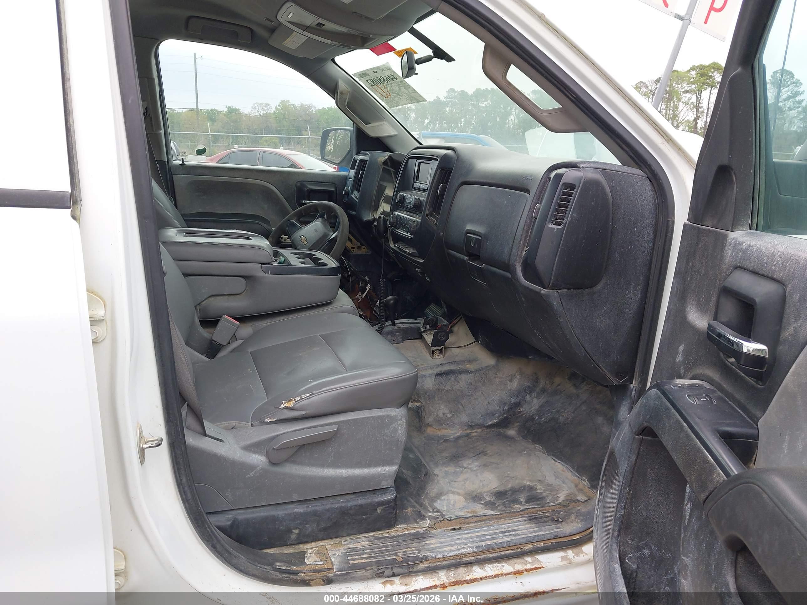 CHEVROLET SILVERADO image 5