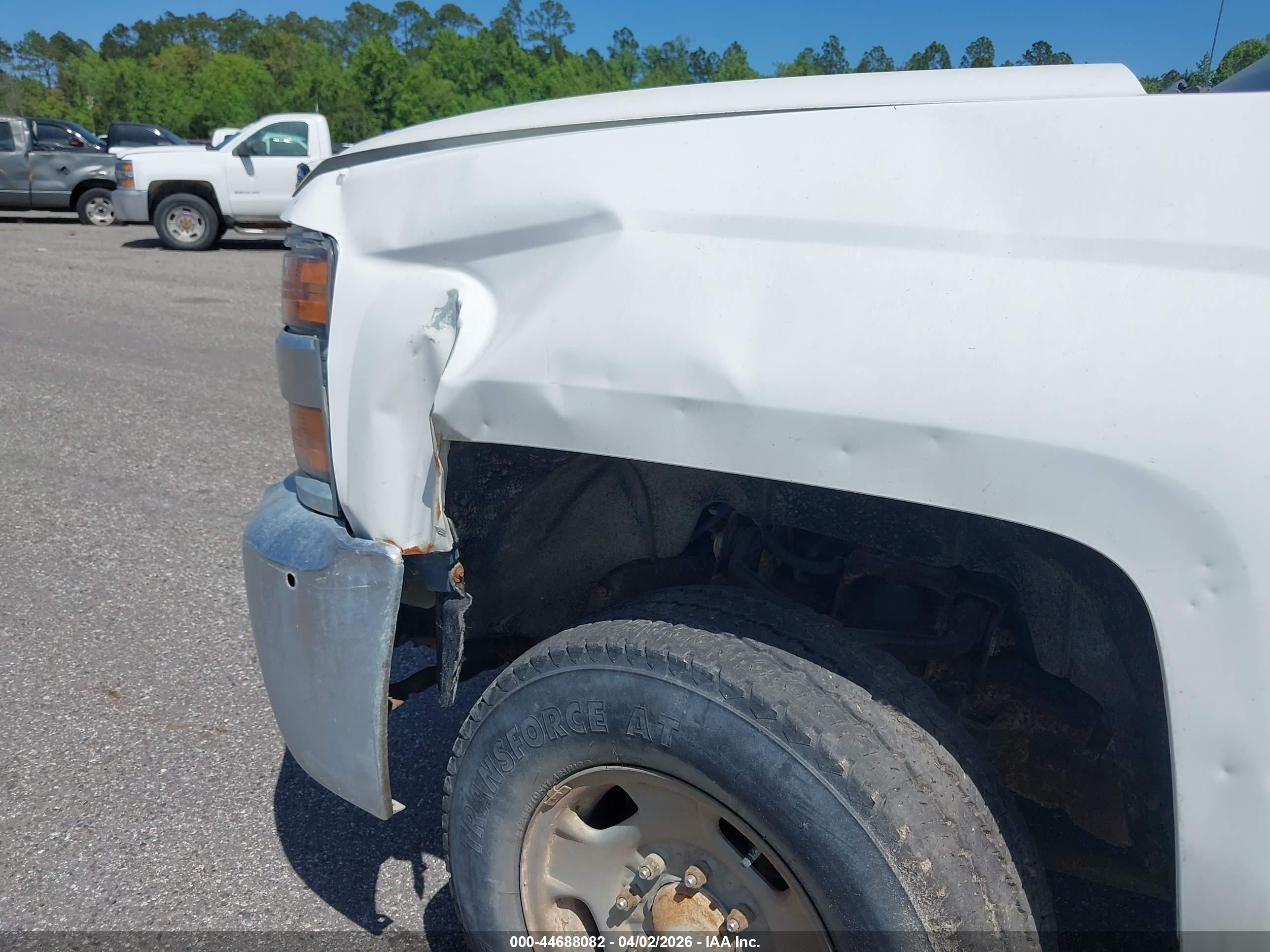 CHEVROLET SILVERADO image 6