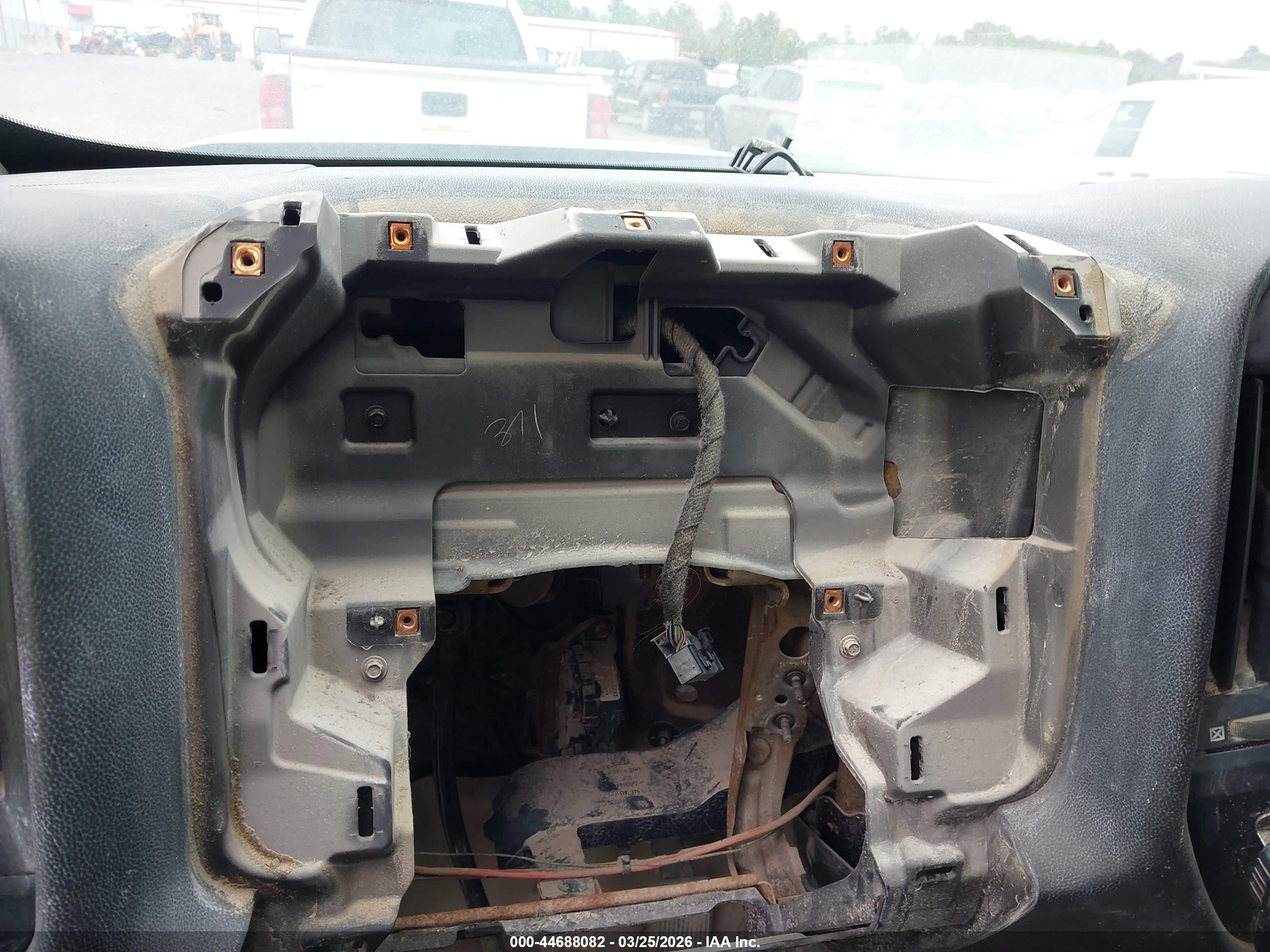 CHEVROLET SILVERADO image 7