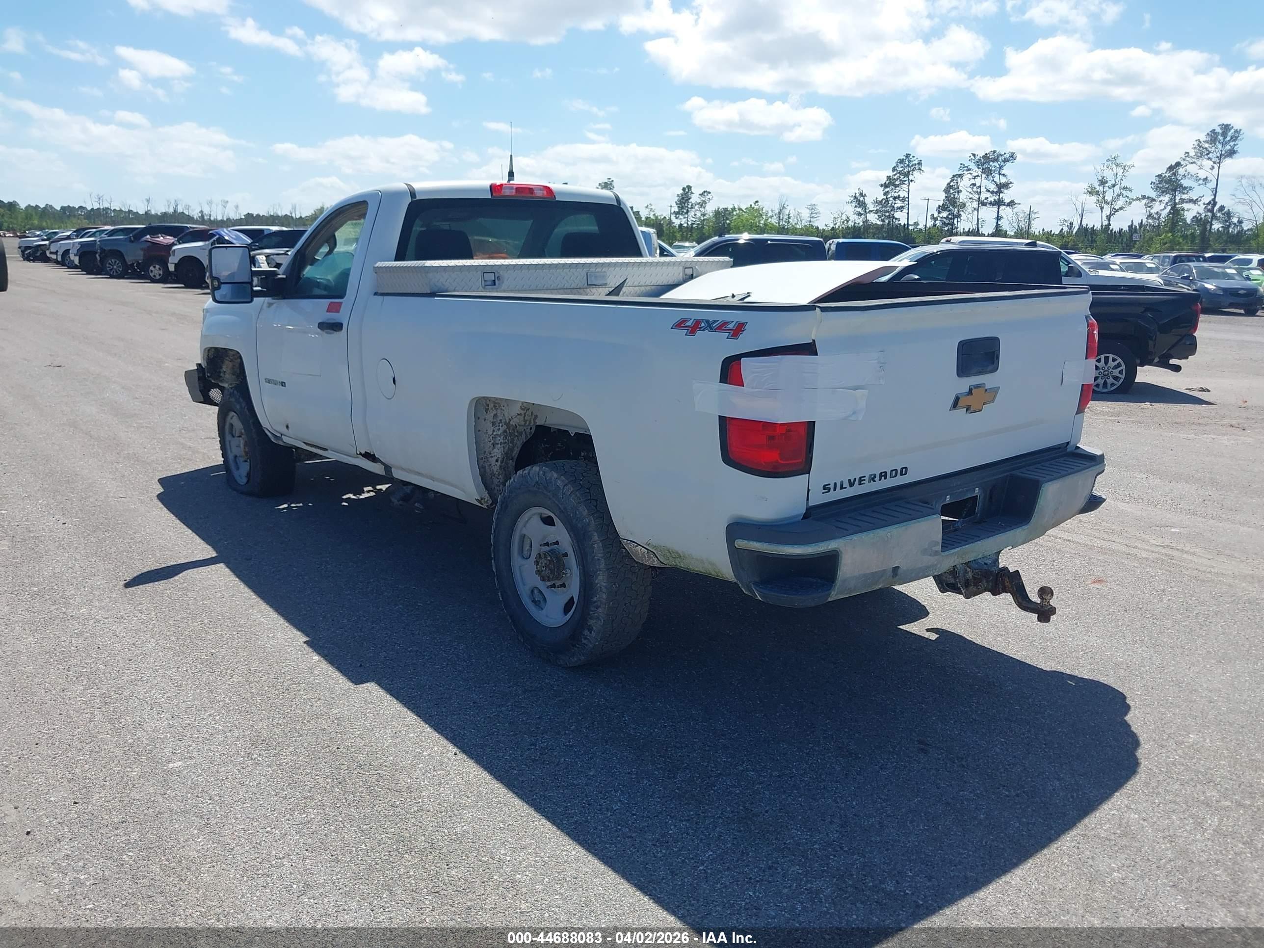 CHEVROLET SILVERADO image 3