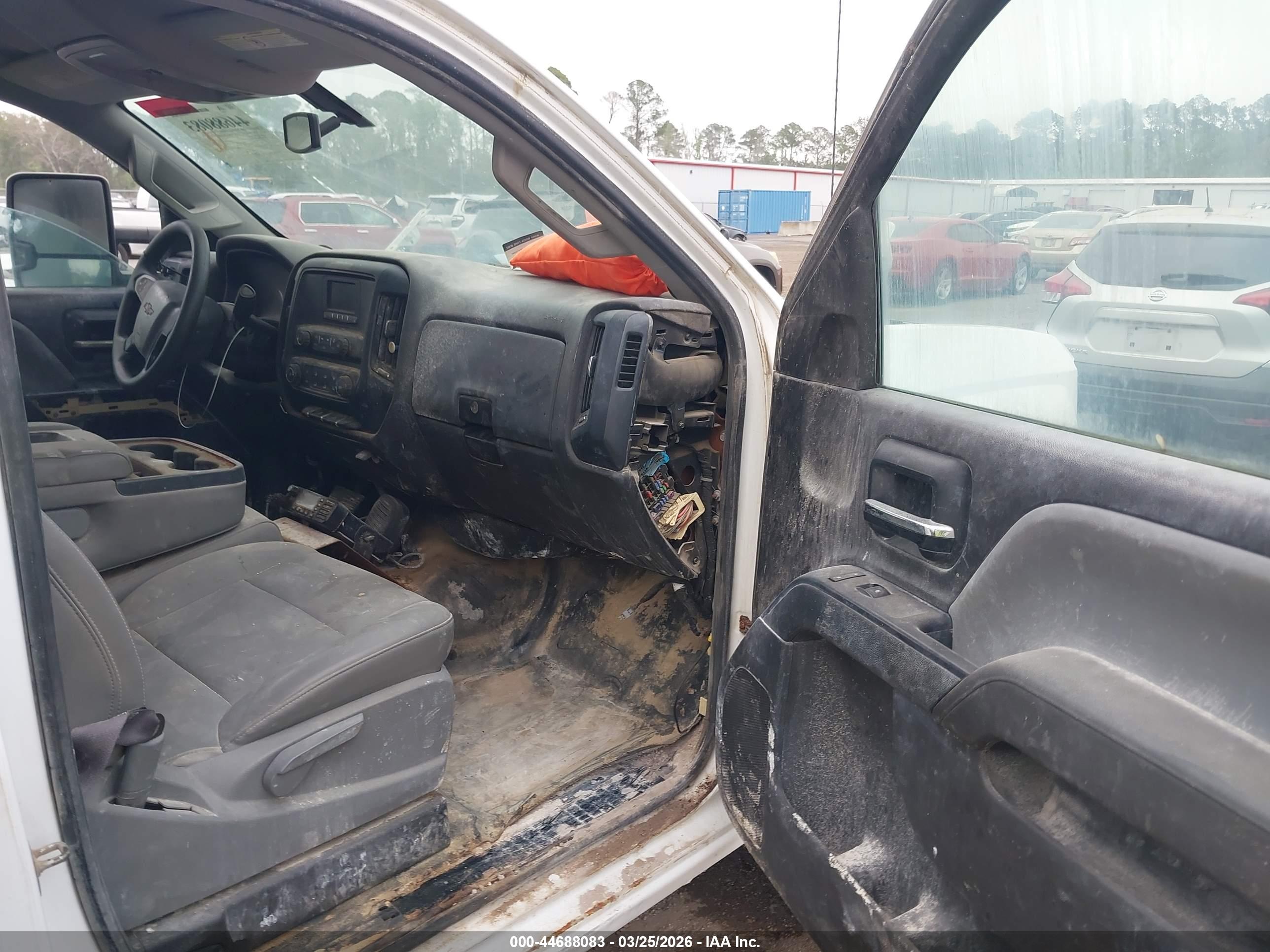 CHEVROLET SILVERADO image 5