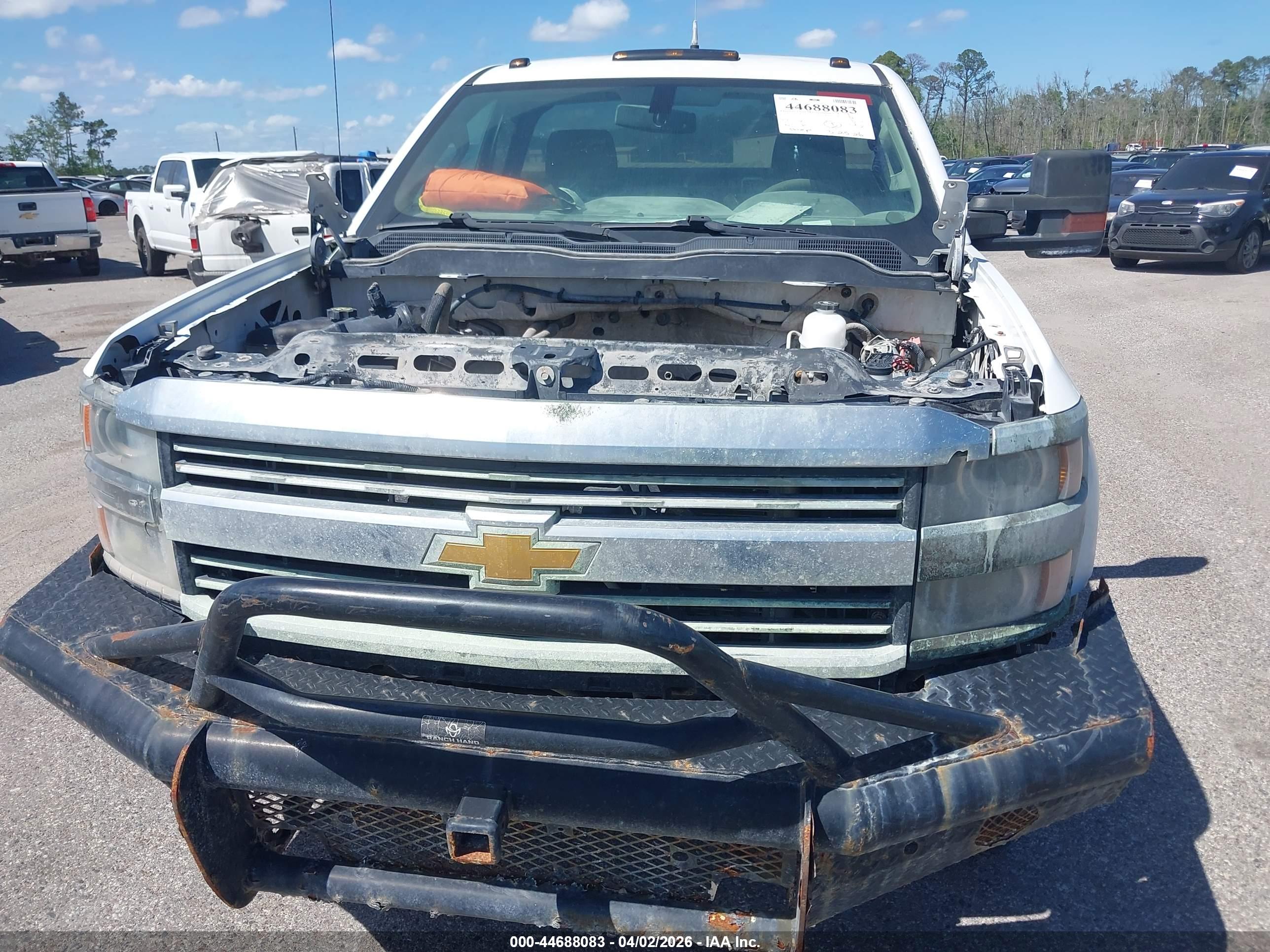 CHEVROLET SILVERADO image 6