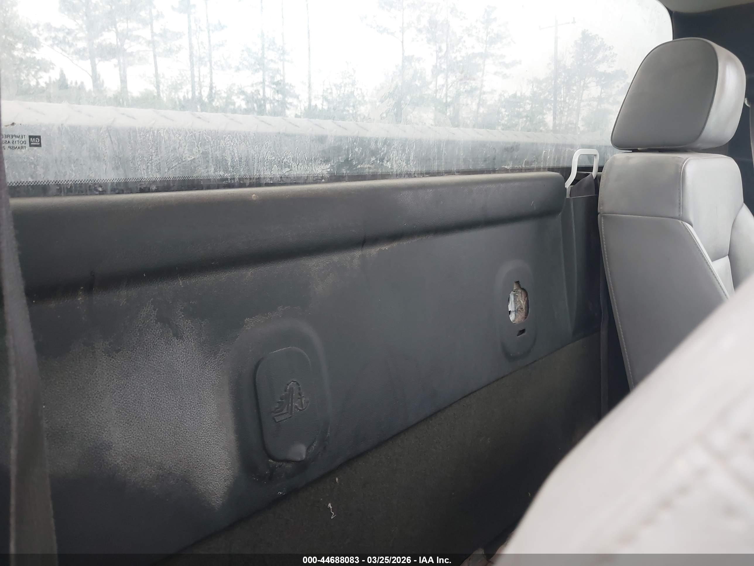 CHEVROLET SILVERADO image 8