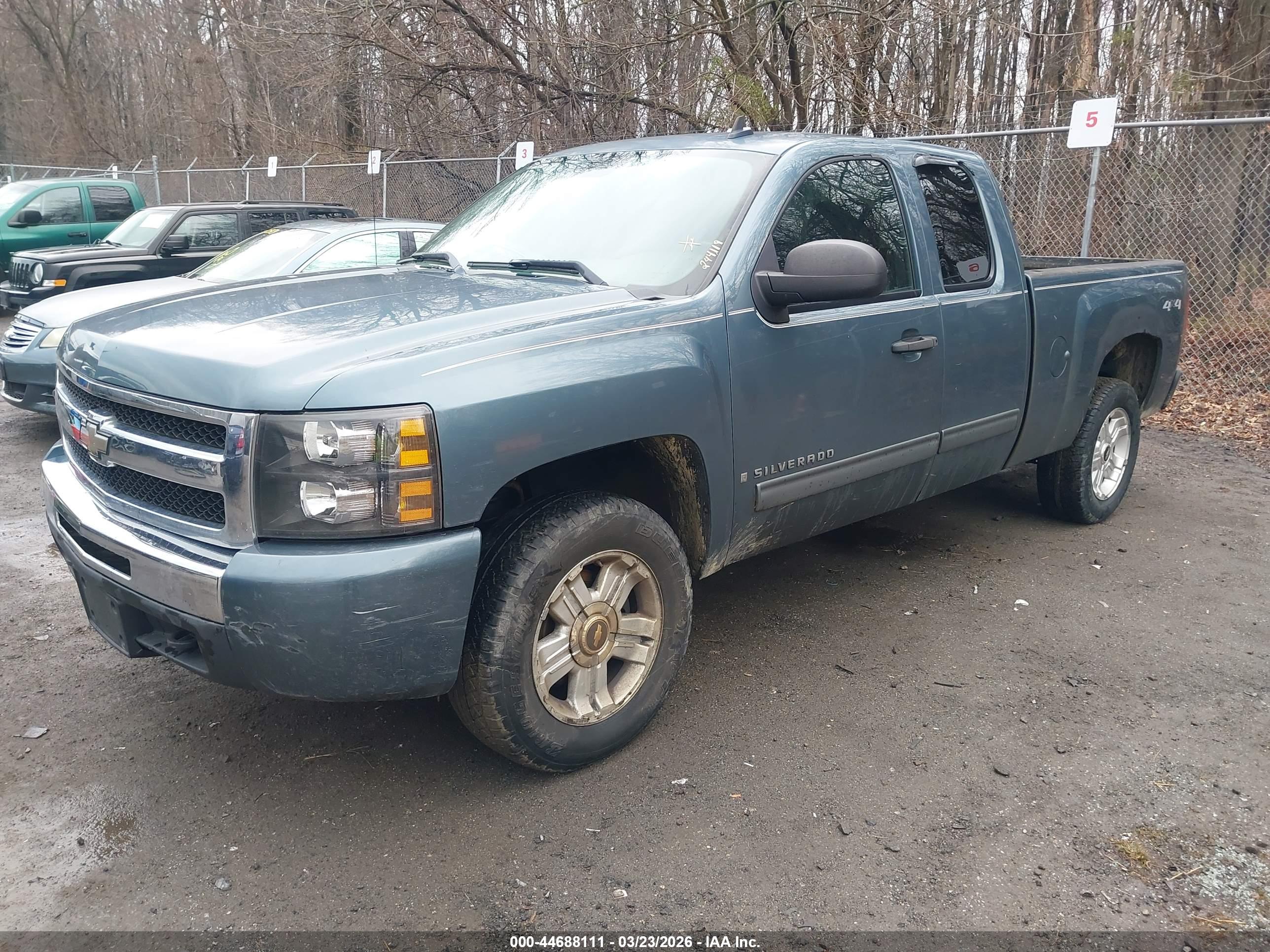 CHEVROLET SILVERADO image 2