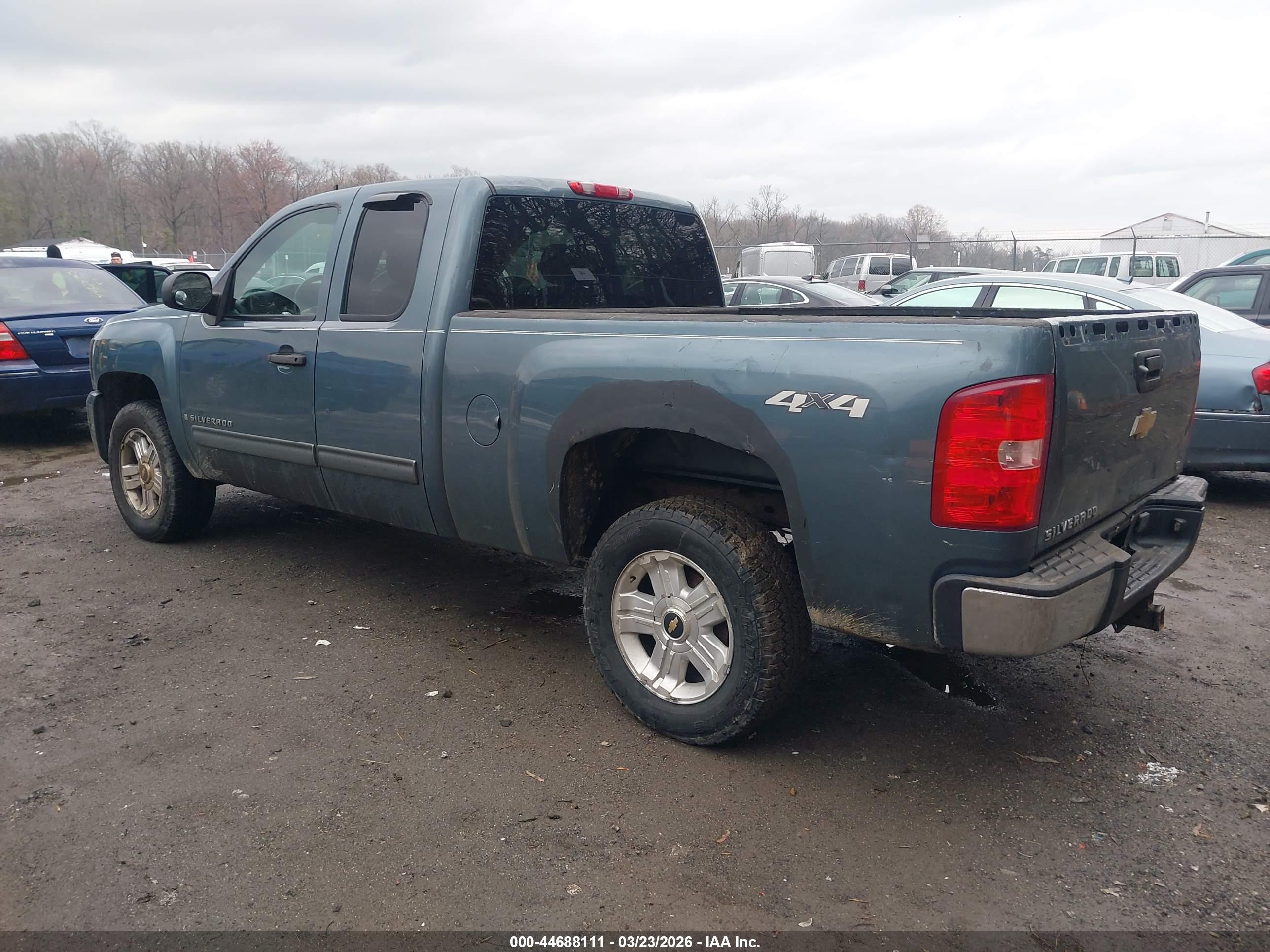 CHEVROLET SILVERADO image 3