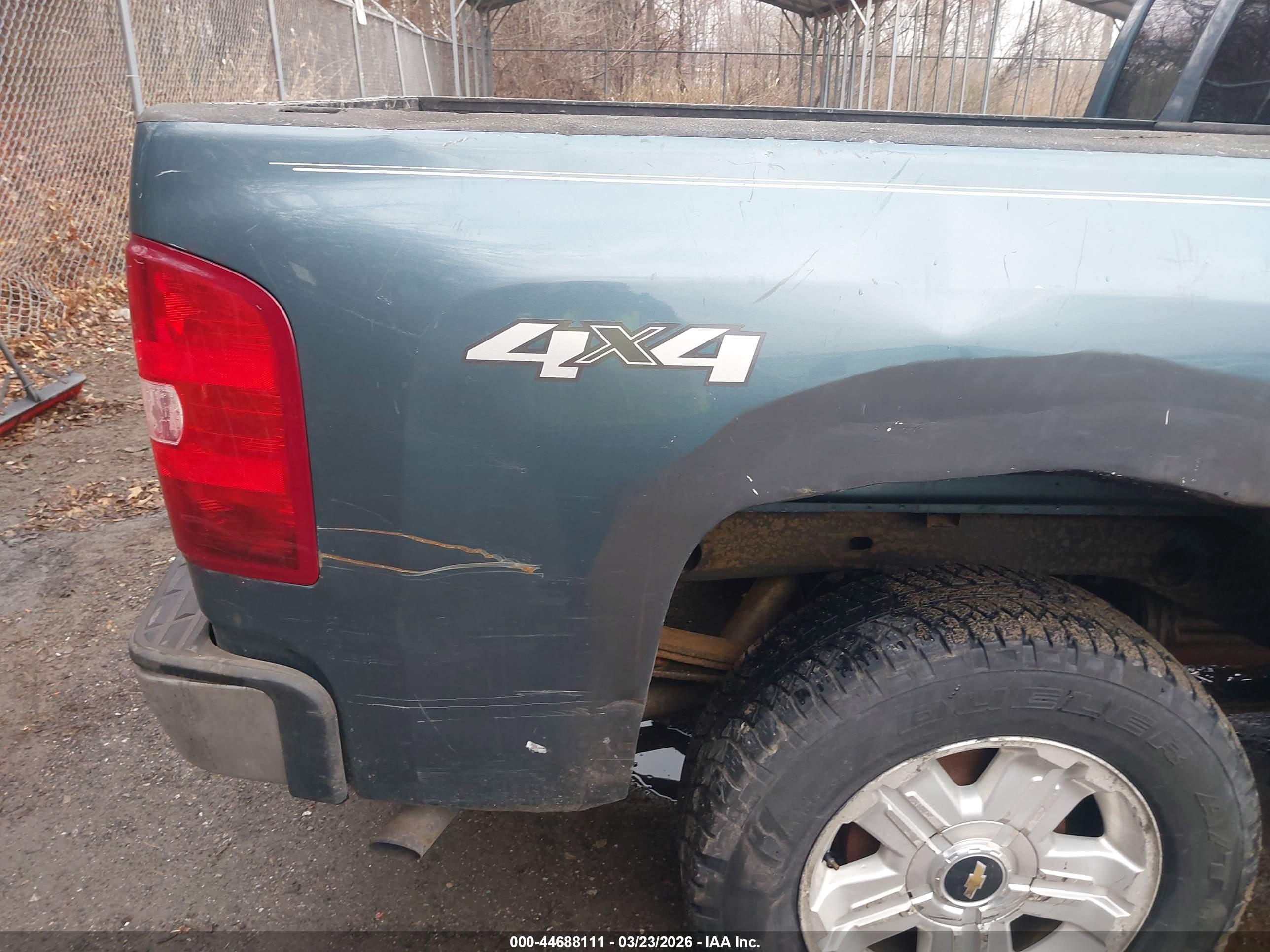 CHEVROLET SILVERADO image 6