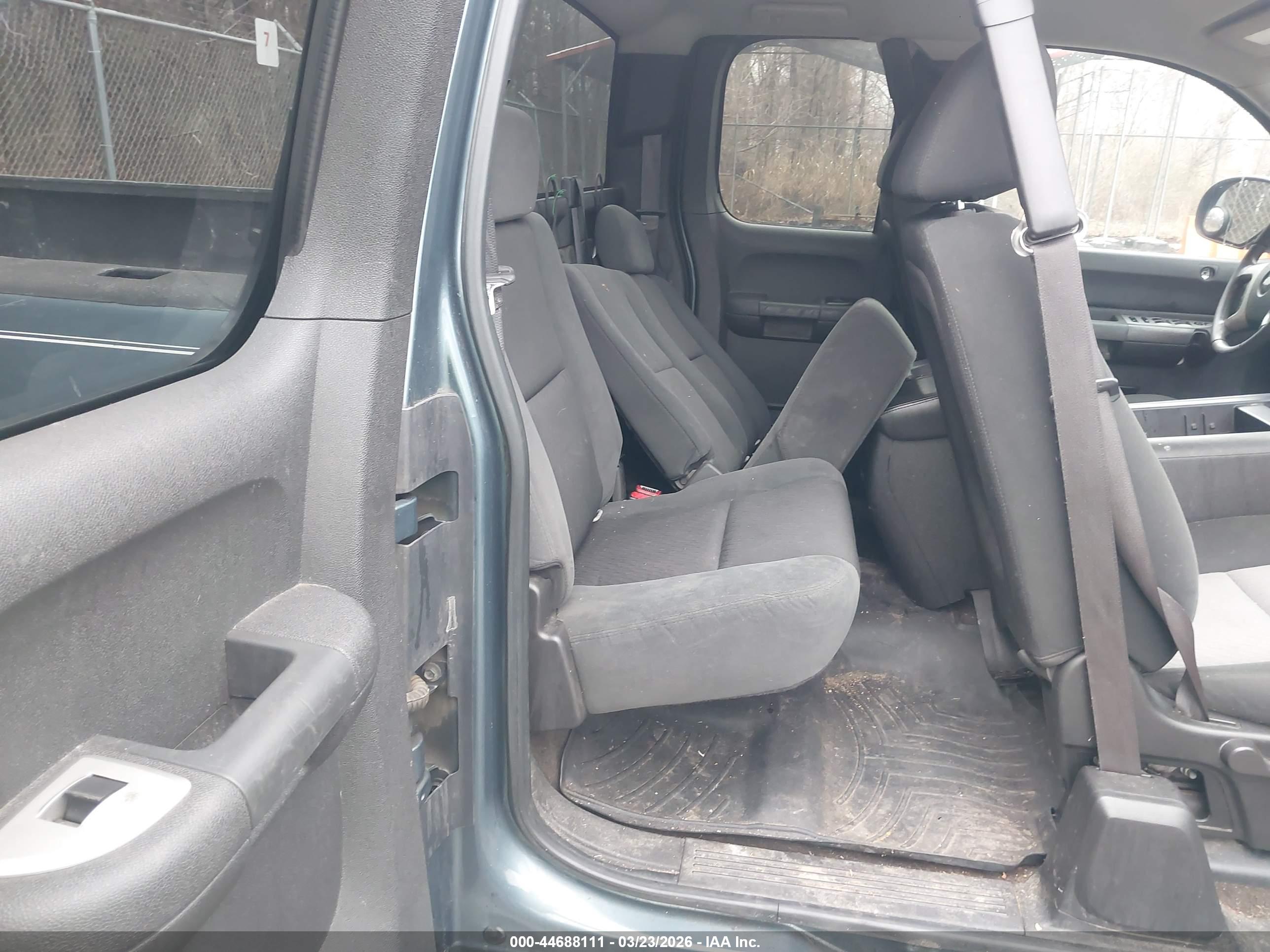 CHEVROLET SILVERADO image 8