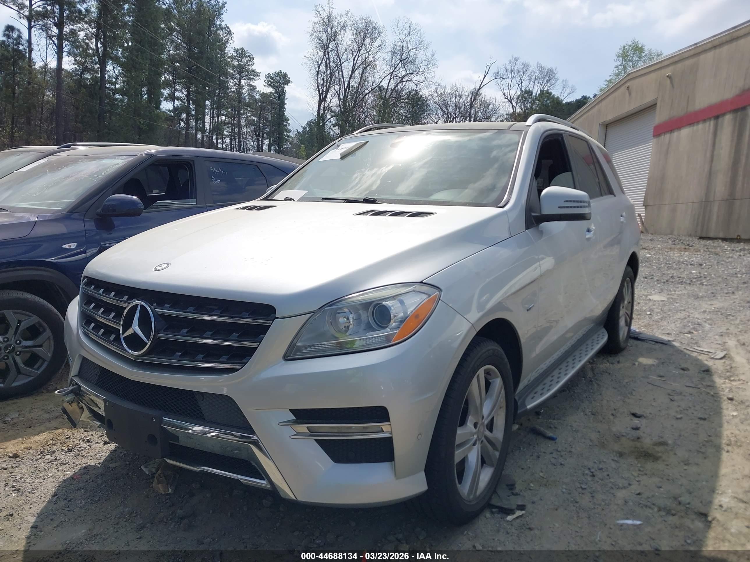 MERCEDES-BENZ ML image 2