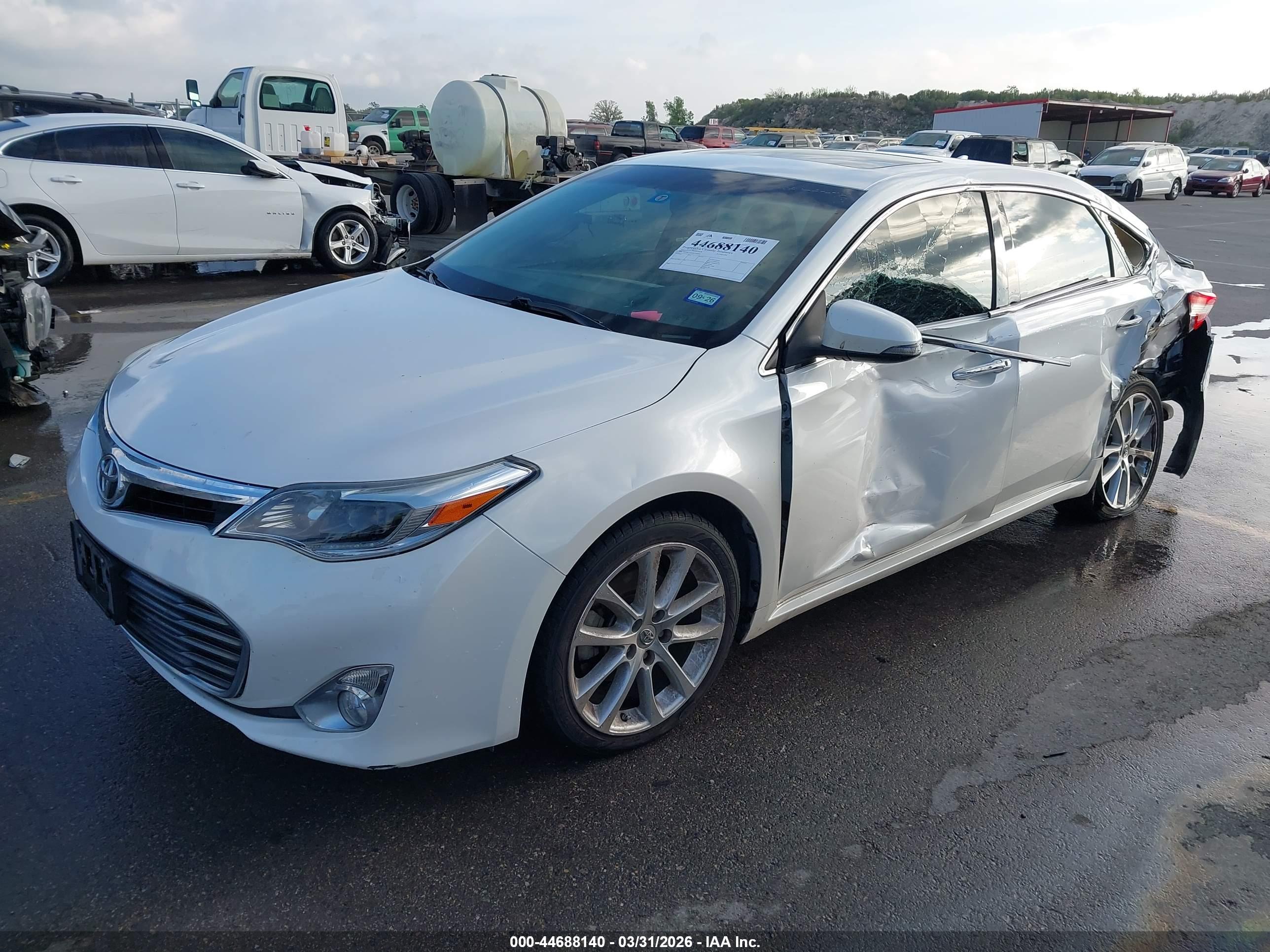 TOYOTA AVALON image 2