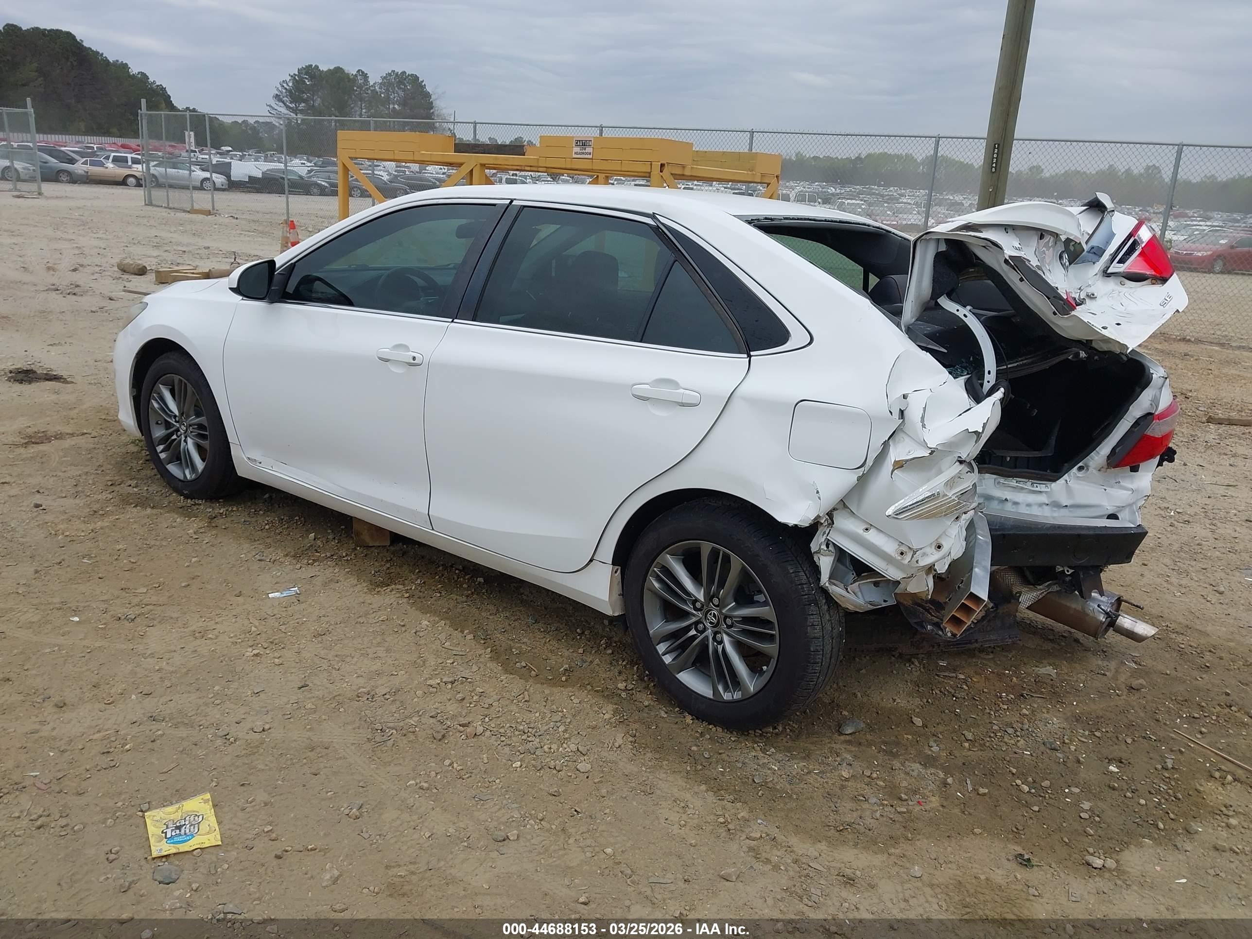 TOYOTA CAMRY image 3
