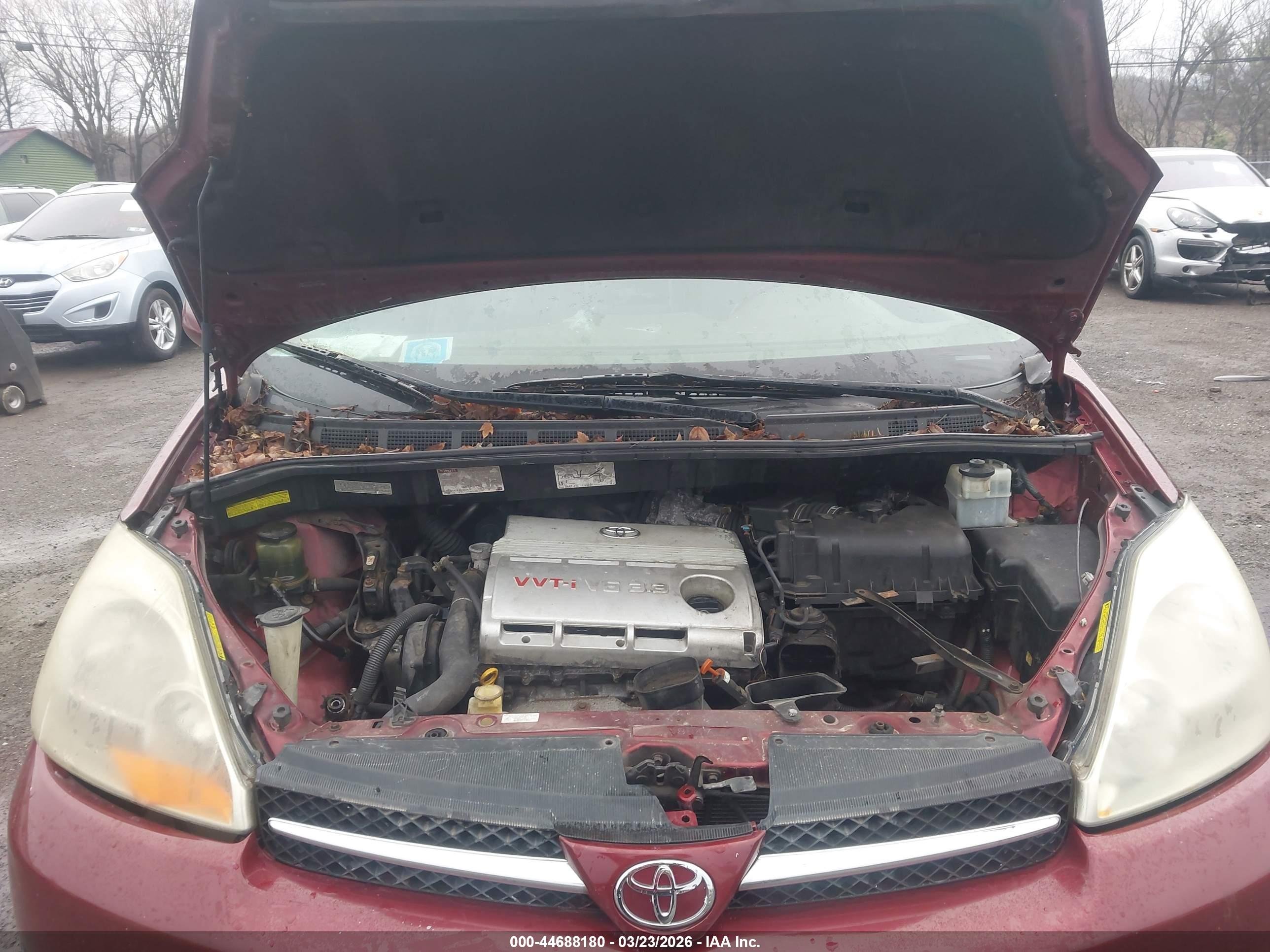 TOYOTA SIENNA image 10