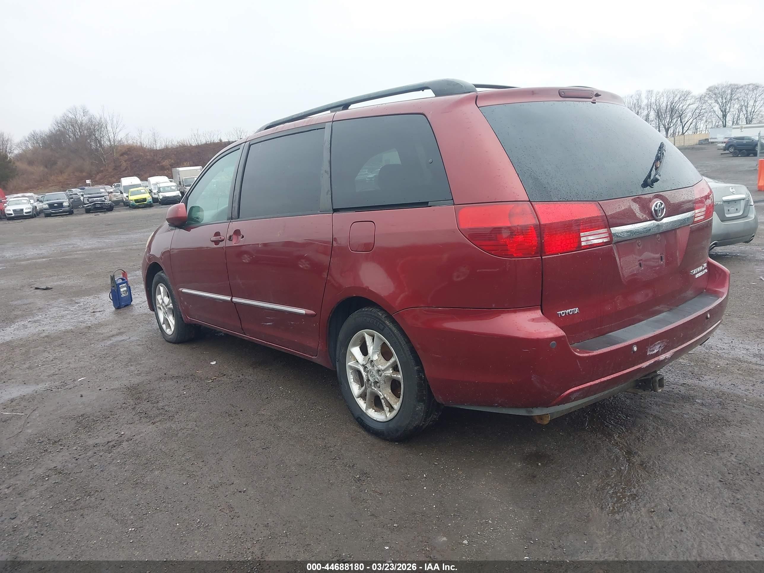 TOYOTA SIENNA image 3