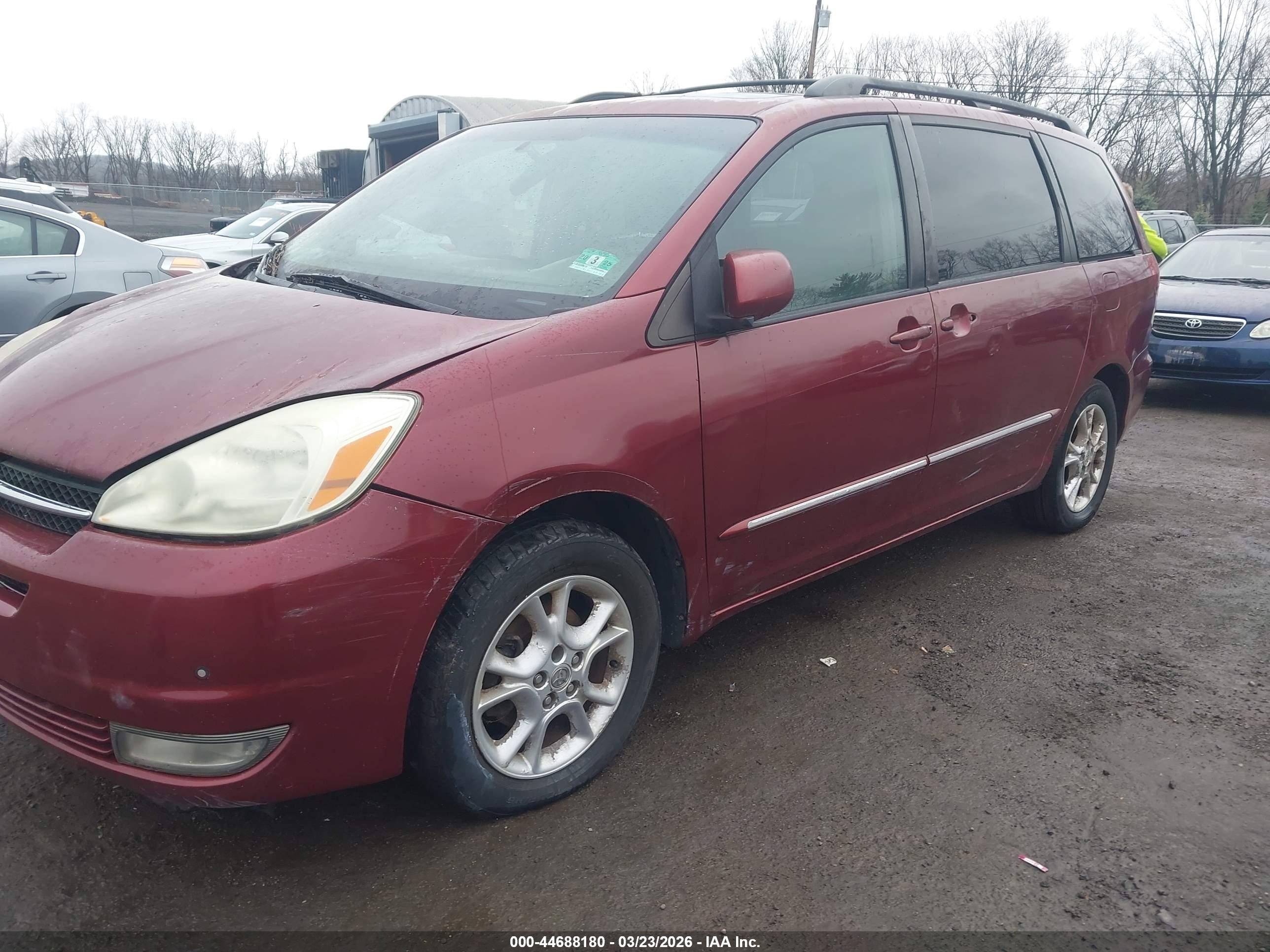 TOYOTA SIENNA image 6