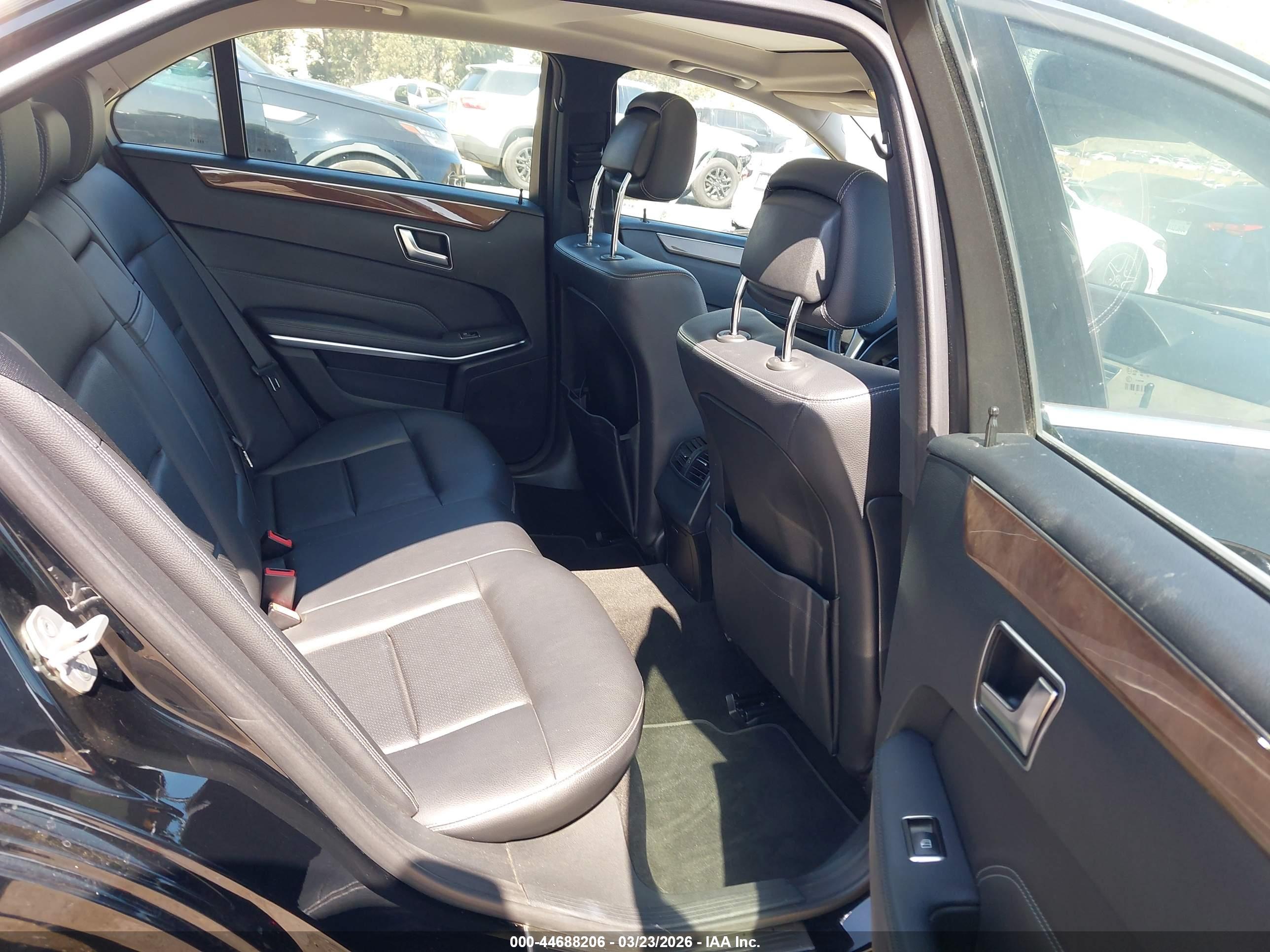 MERCEDES-BENZ E image 8