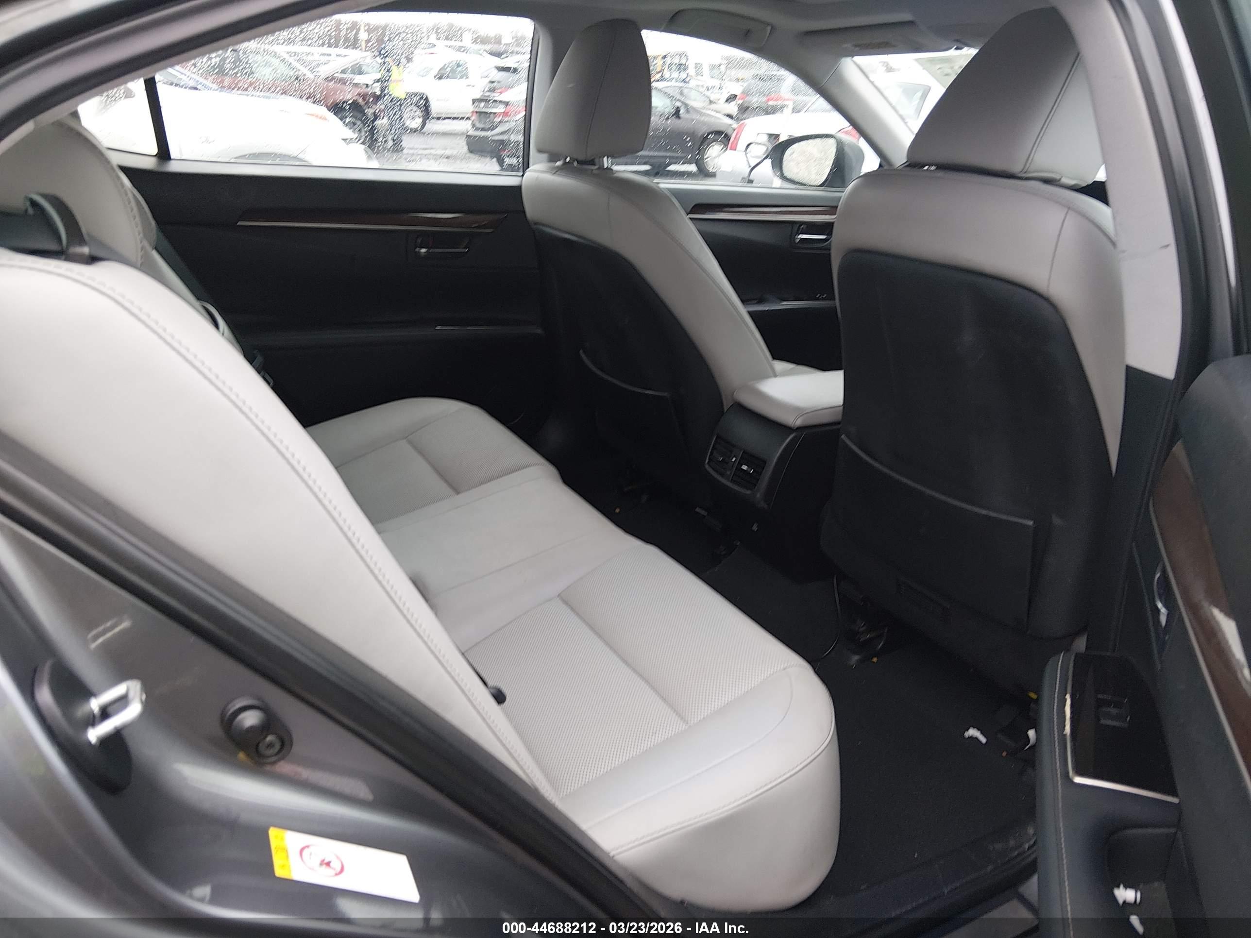 LEXUS ES image 8