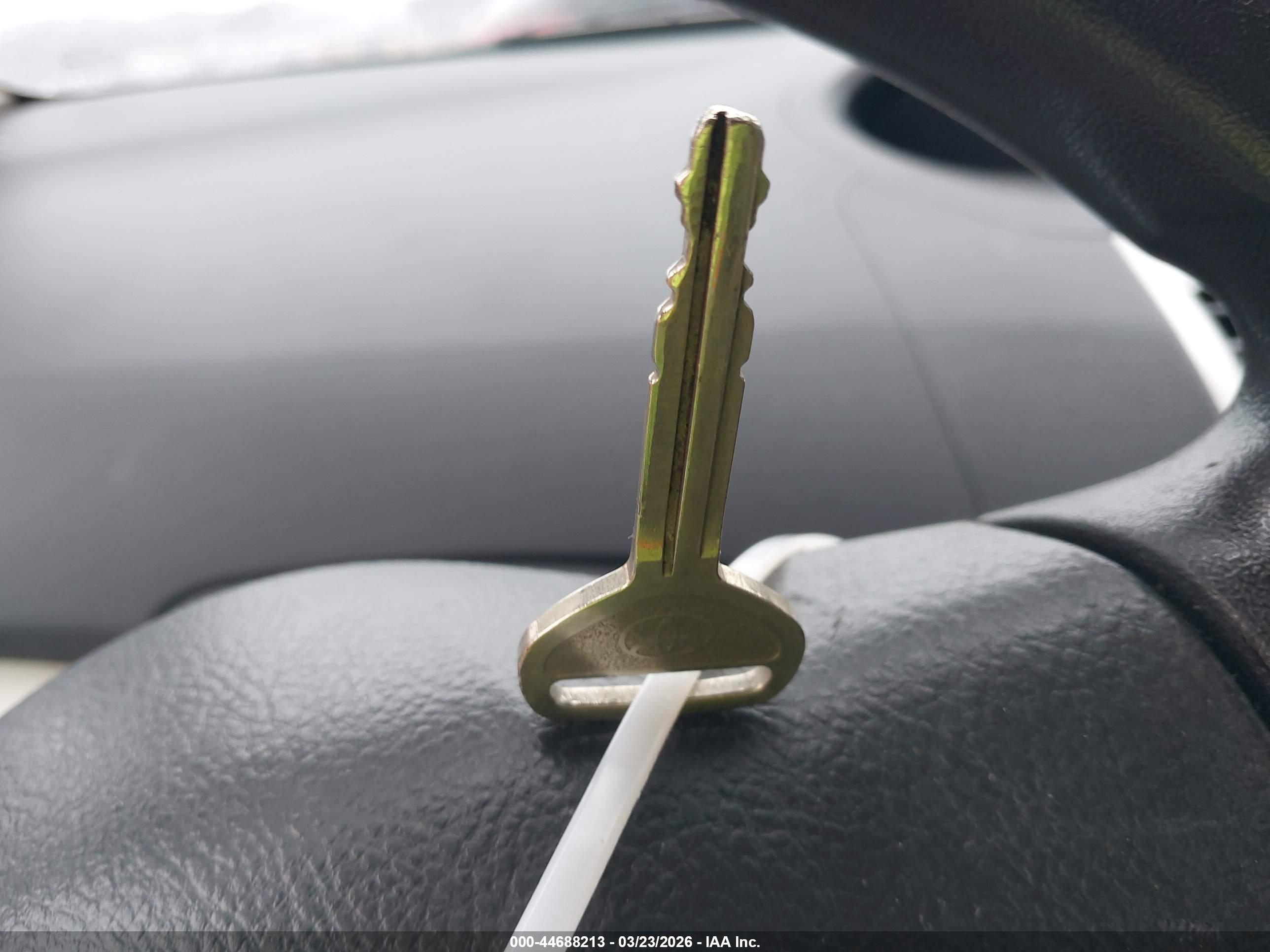 TOYOTA YARIS image 11