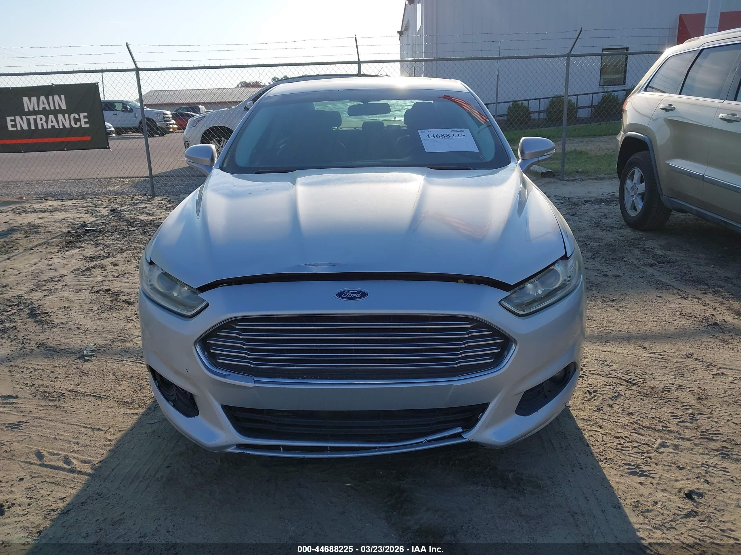 FORD FUSION image 6