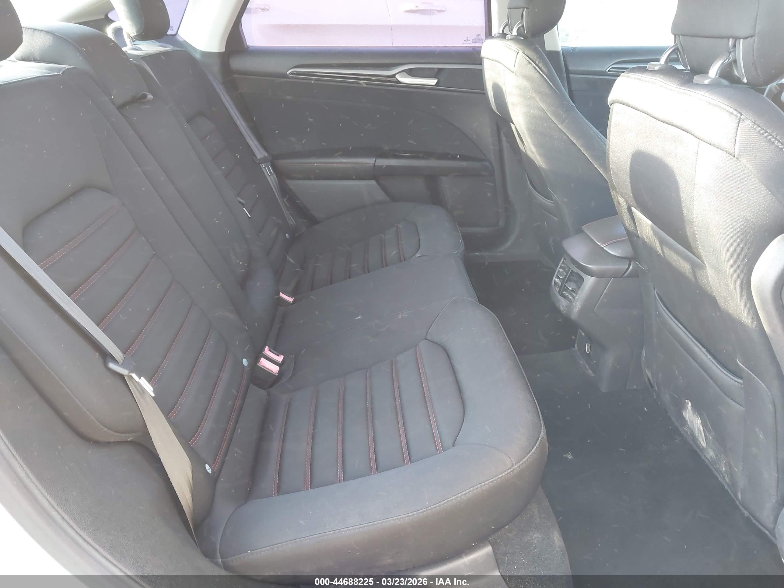 FORD FUSION image 8