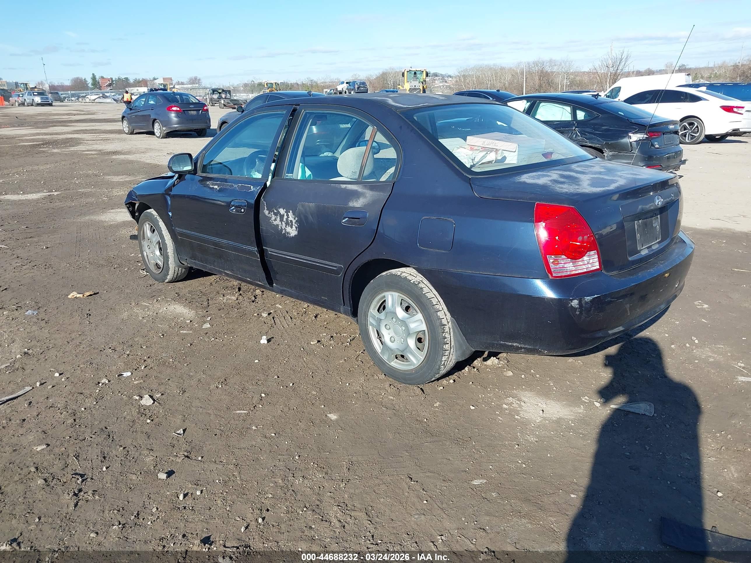 HYUNDAI ELANTRA image 3