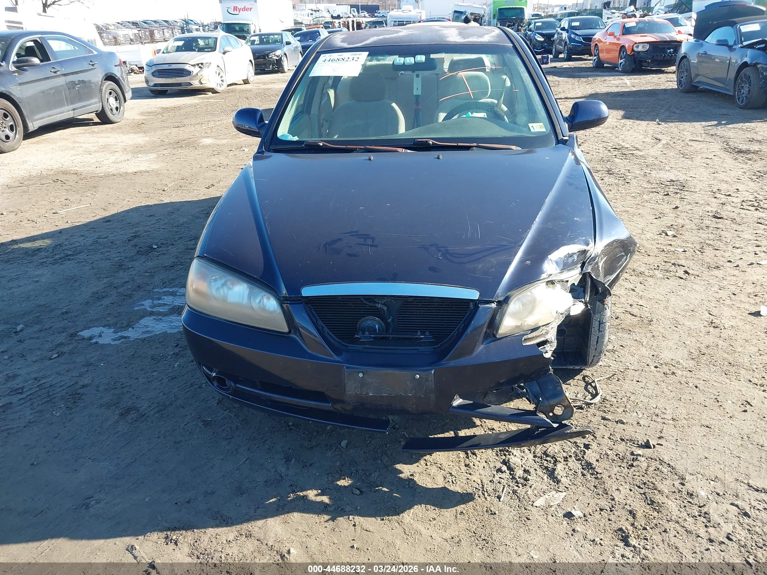 HYUNDAI ELANTRA image 6