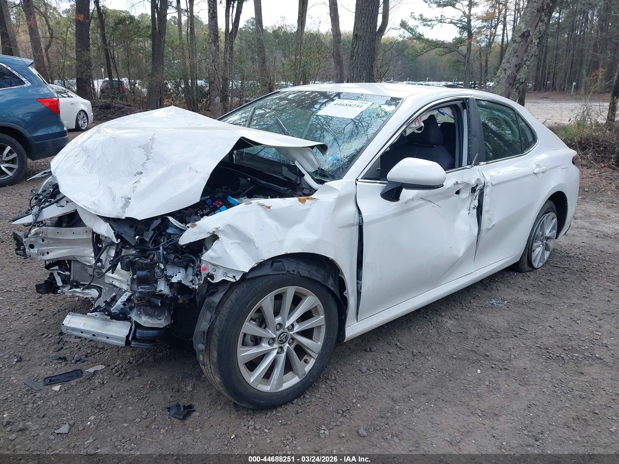 TOYOTA CAMRY image 2