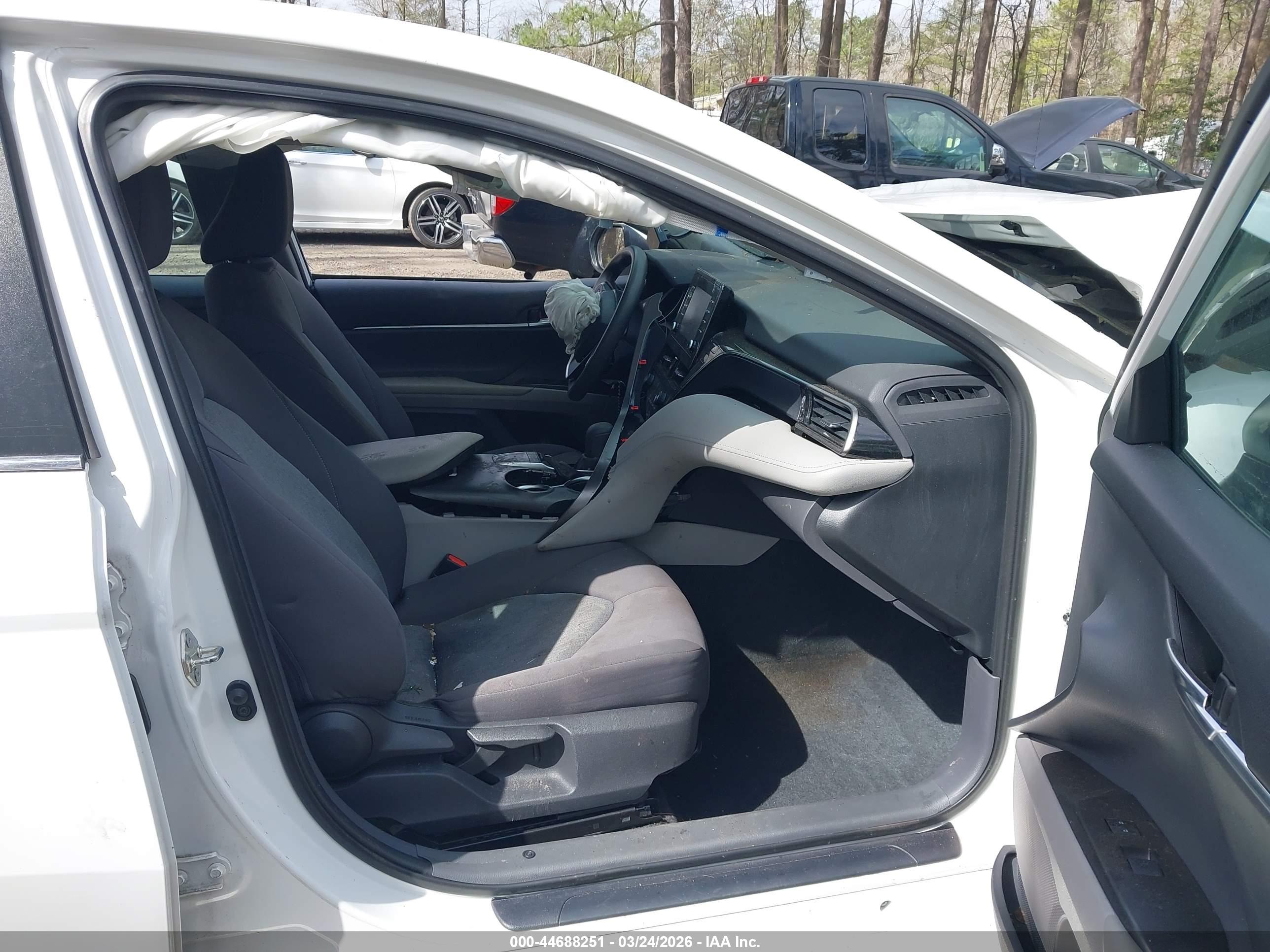 TOYOTA CAMRY image 5