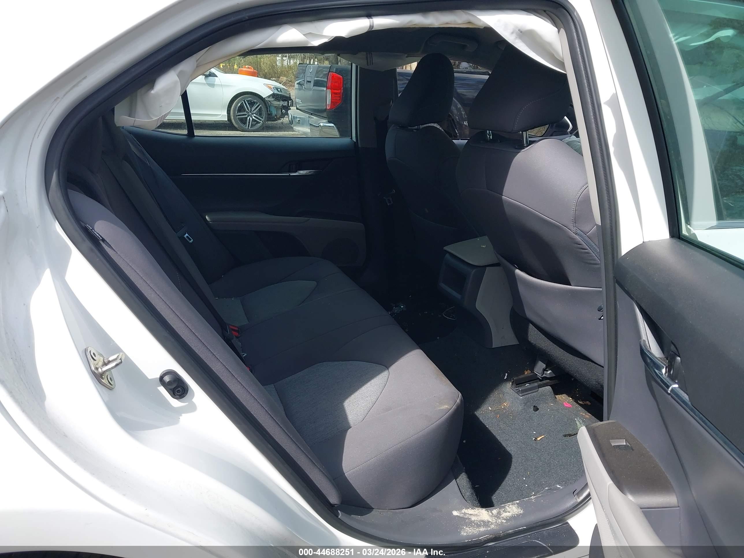 TOYOTA CAMRY image 8