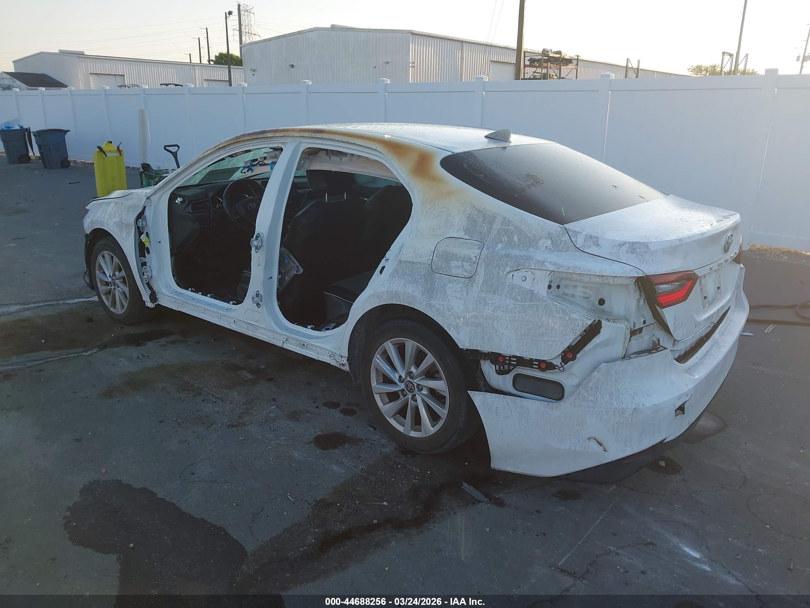 TOYOTA CAMRY image 3