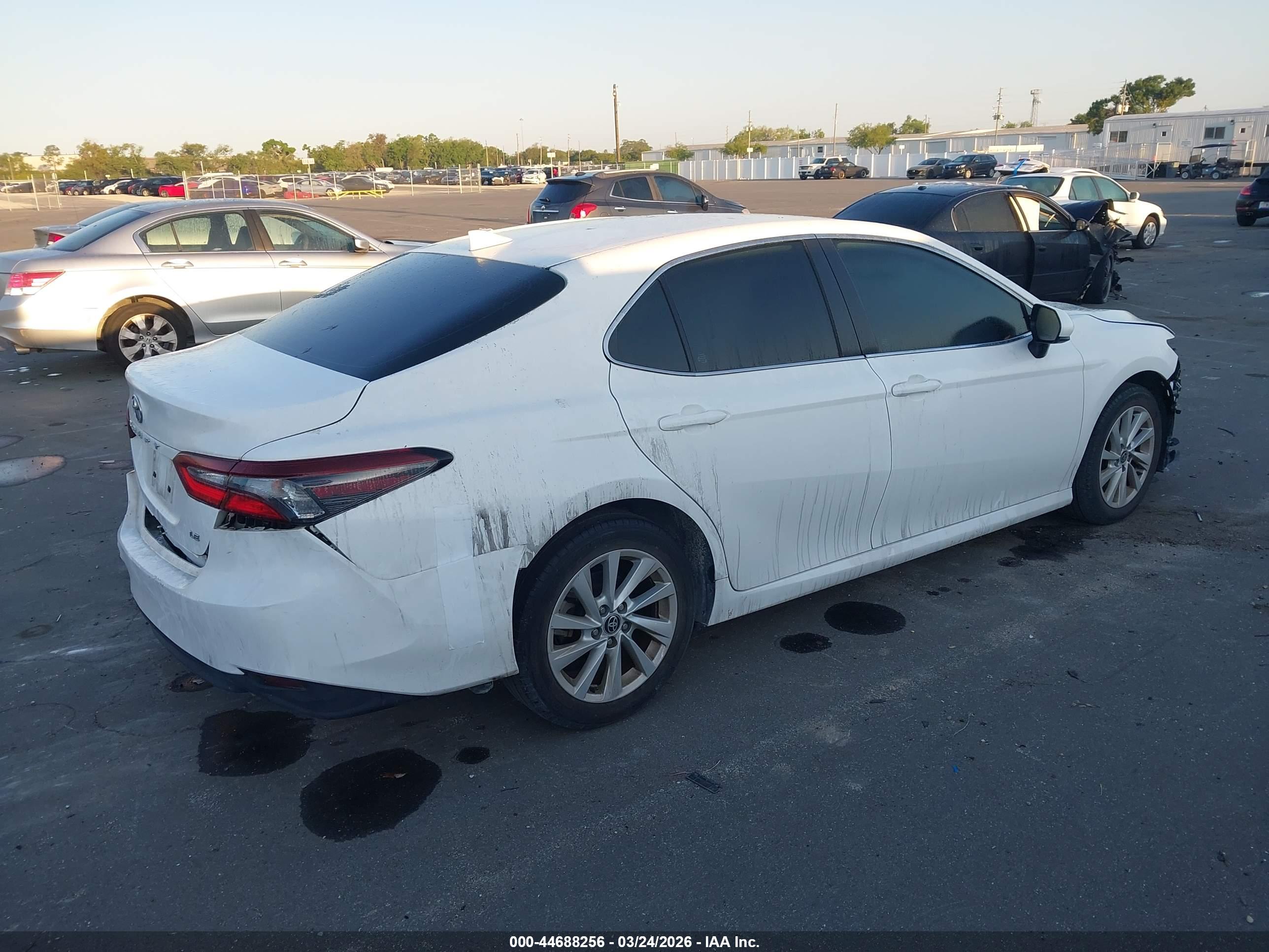 TOYOTA CAMRY image 4