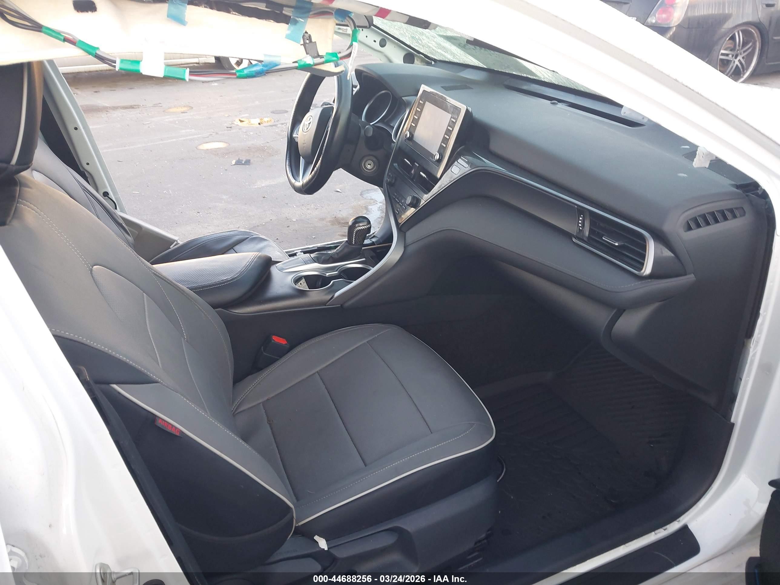 TOYOTA CAMRY image 5