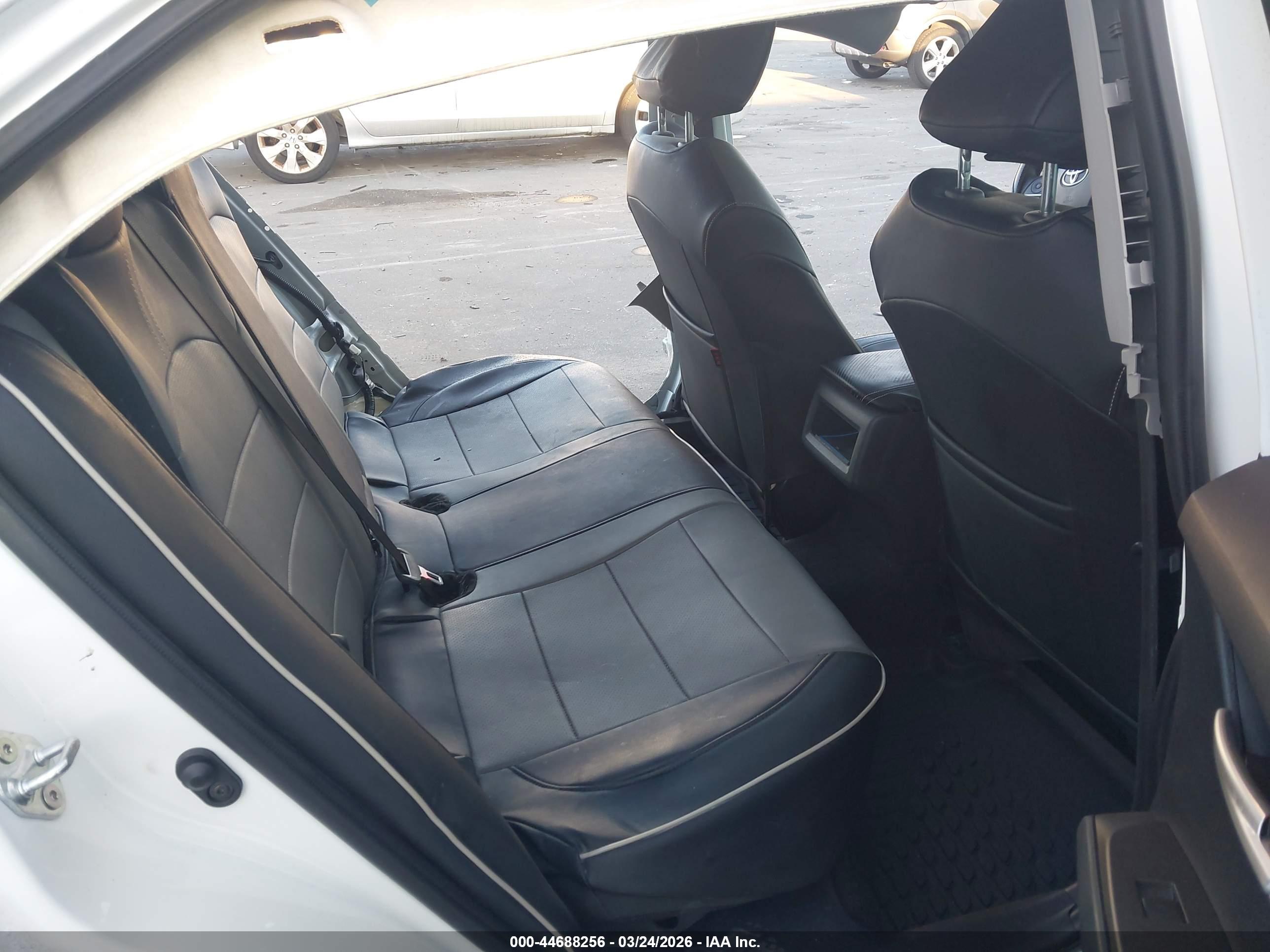TOYOTA CAMRY image 8
