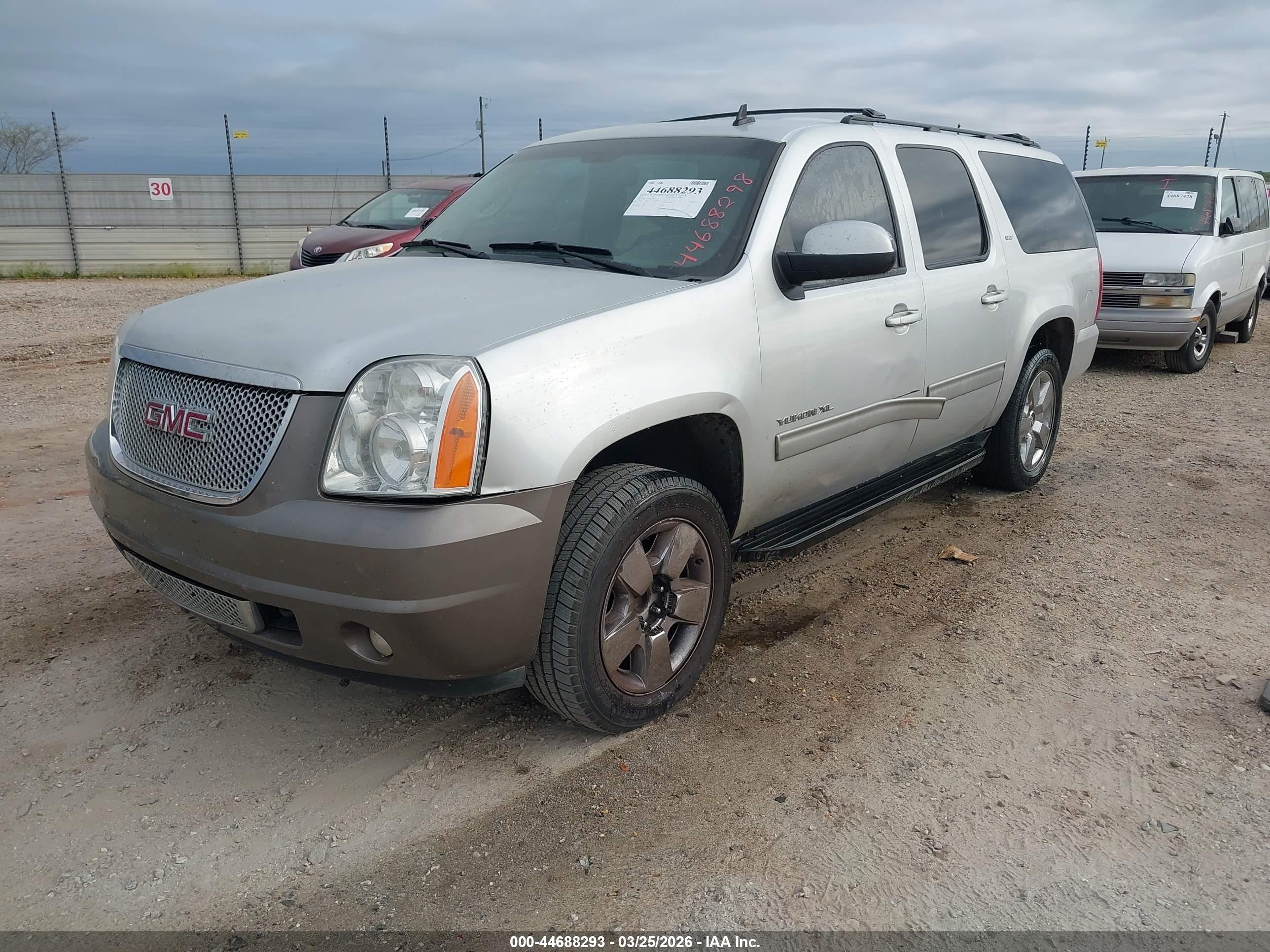 GMC YUKON image 2