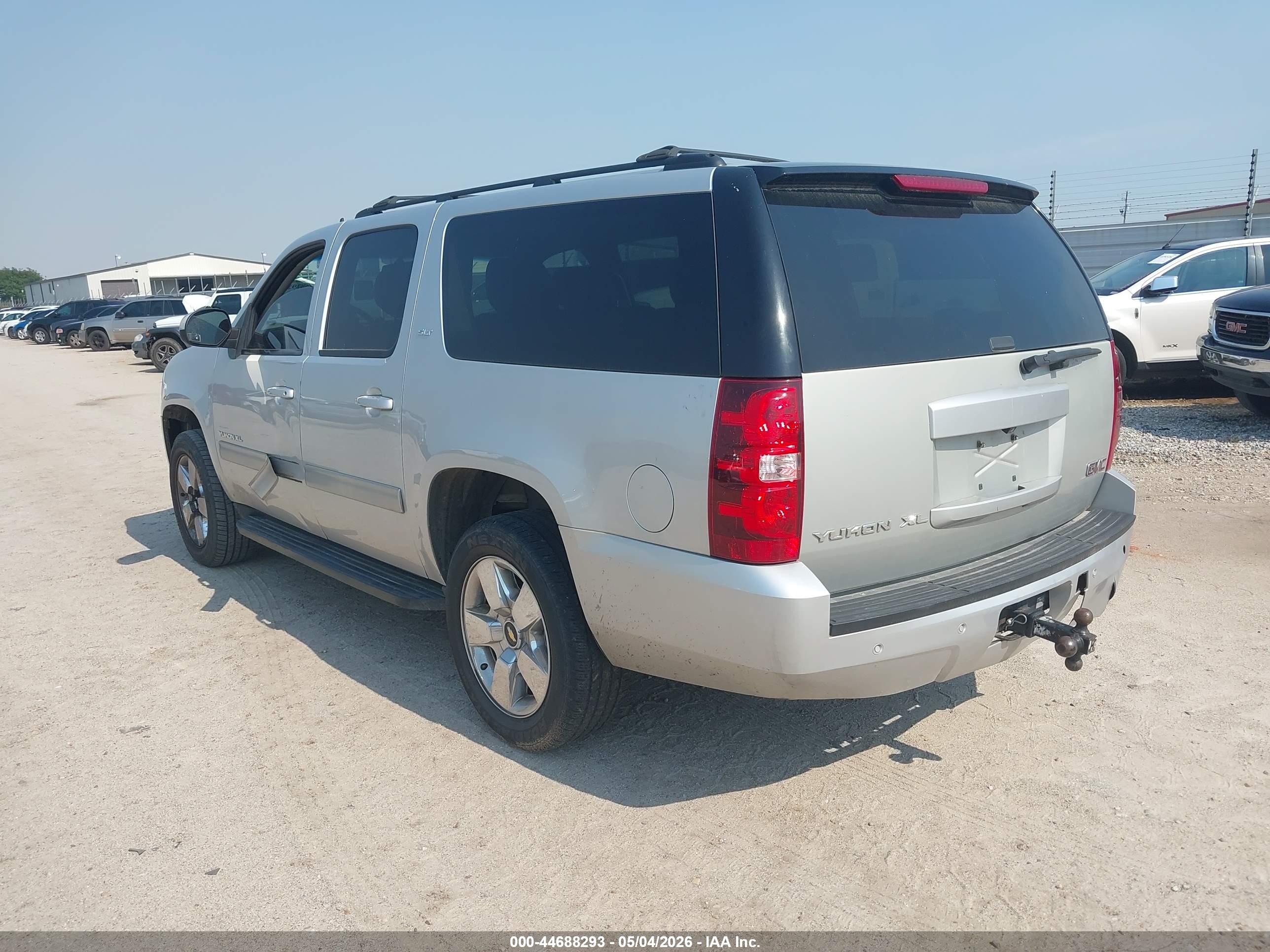 GMC YUKON image 3