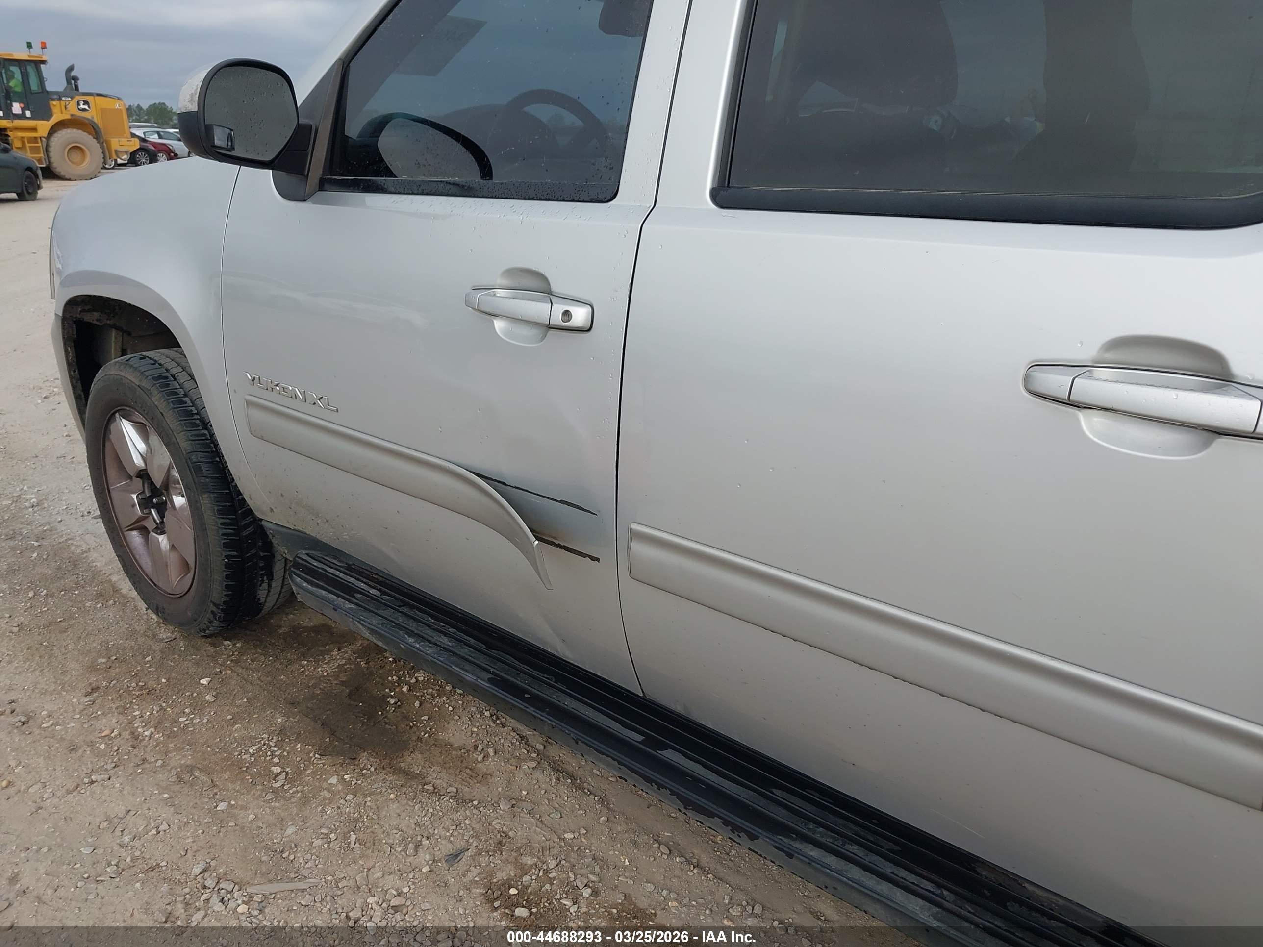 GMC YUKON image 6