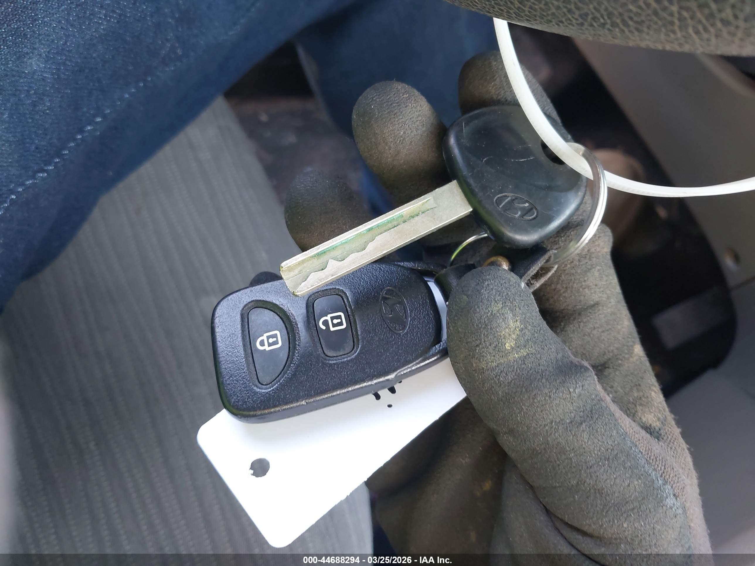 HYUNDAI ACCENT image 11