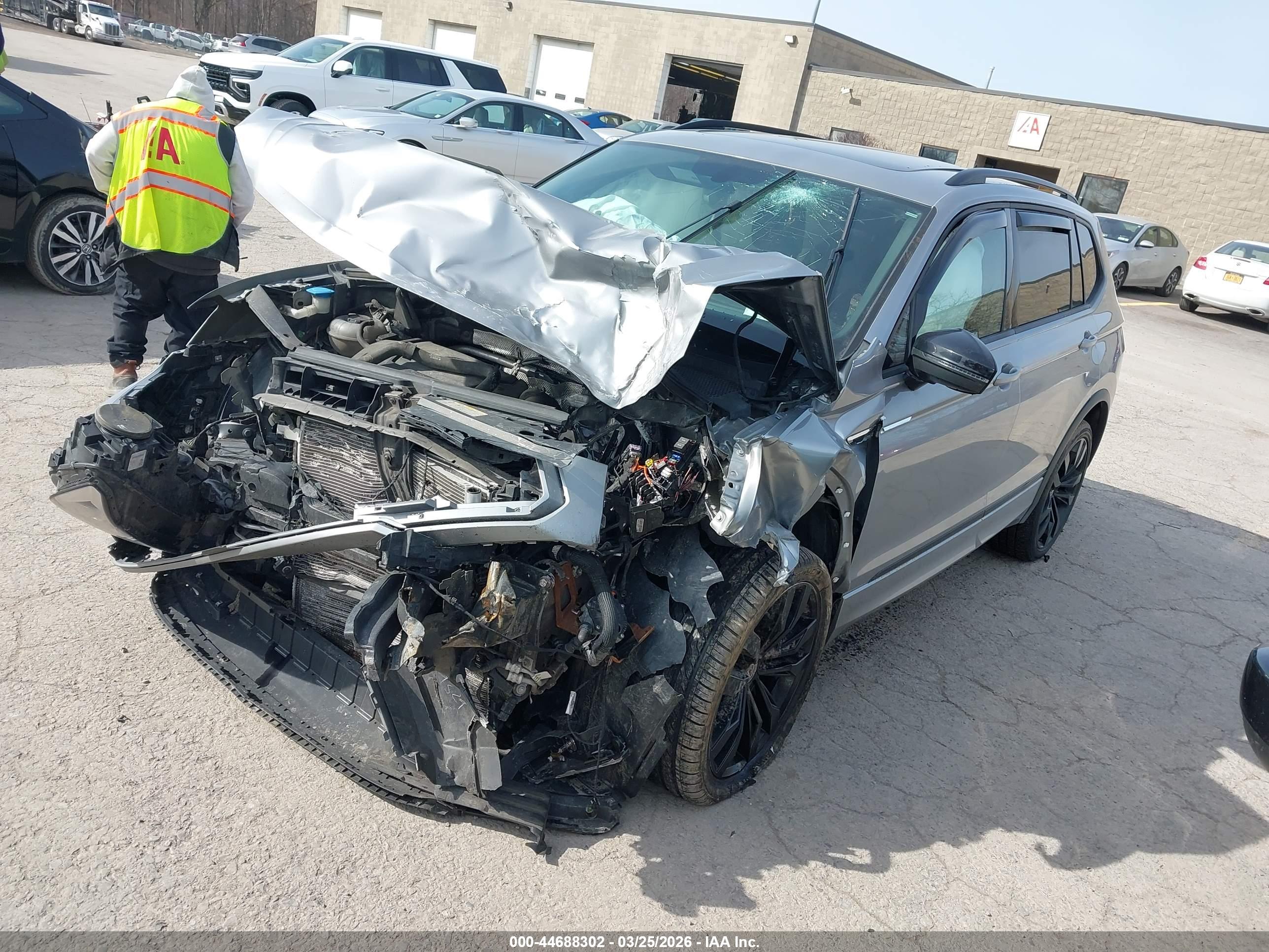 VOLKSWAGEN TIGUAN image 2