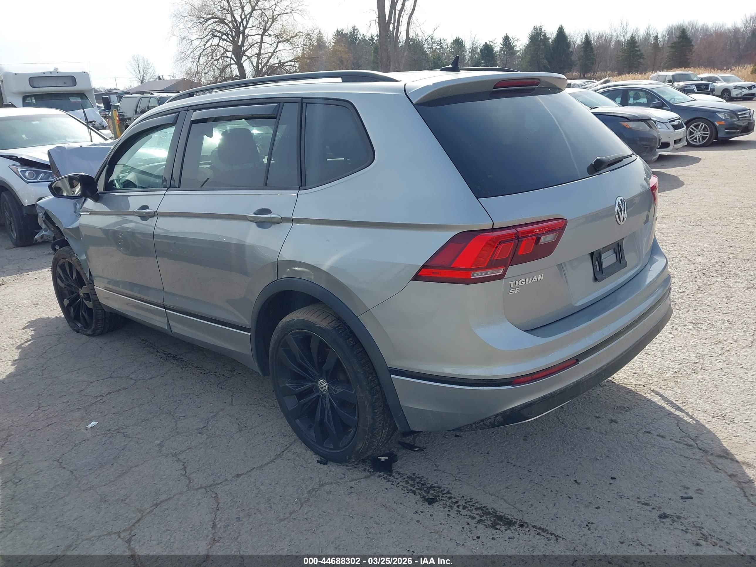 VOLKSWAGEN TIGUAN image 3