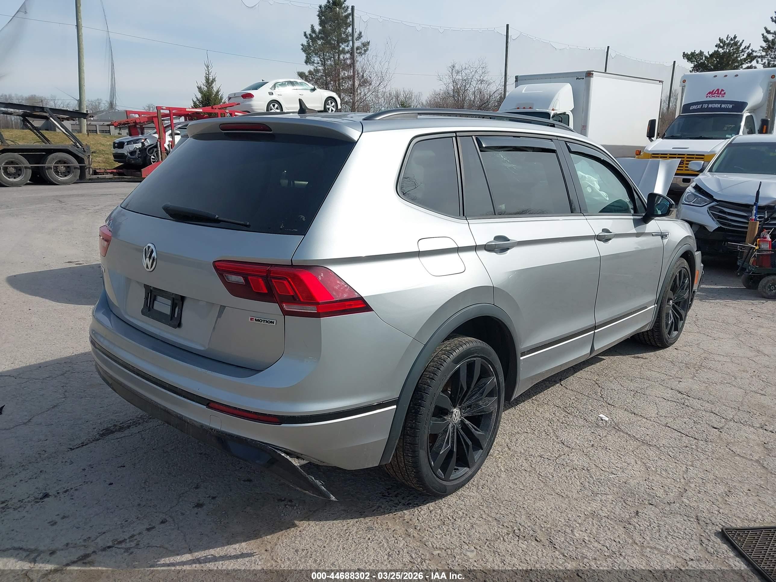 VOLKSWAGEN TIGUAN image 4