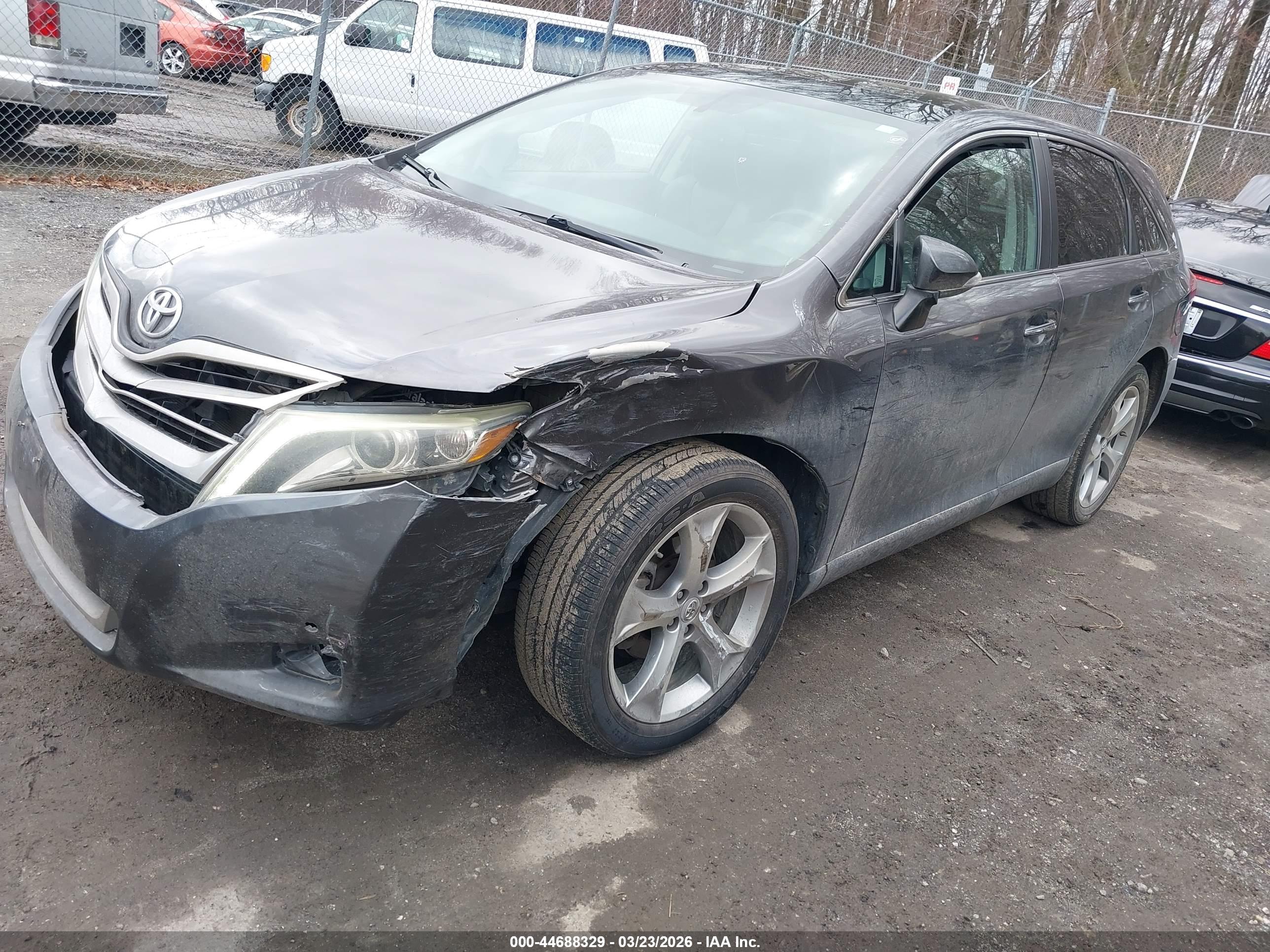 TOYOTA VENZA image 2