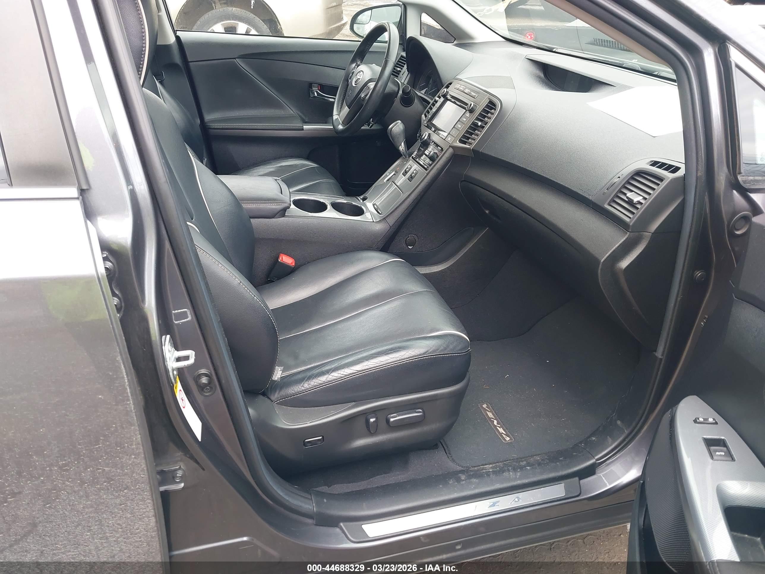 TOYOTA VENZA image 5