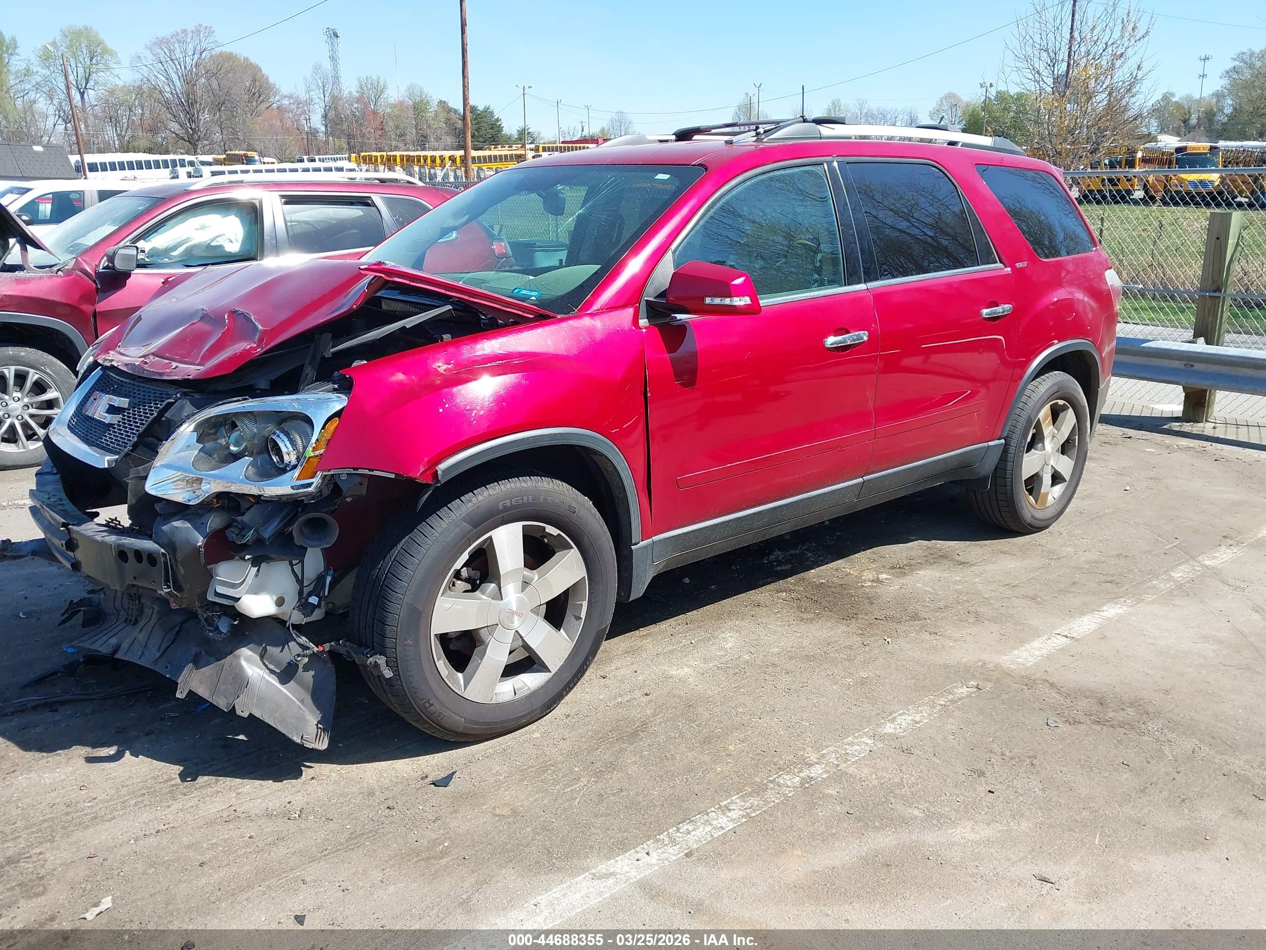 GMC ACADIA image 2