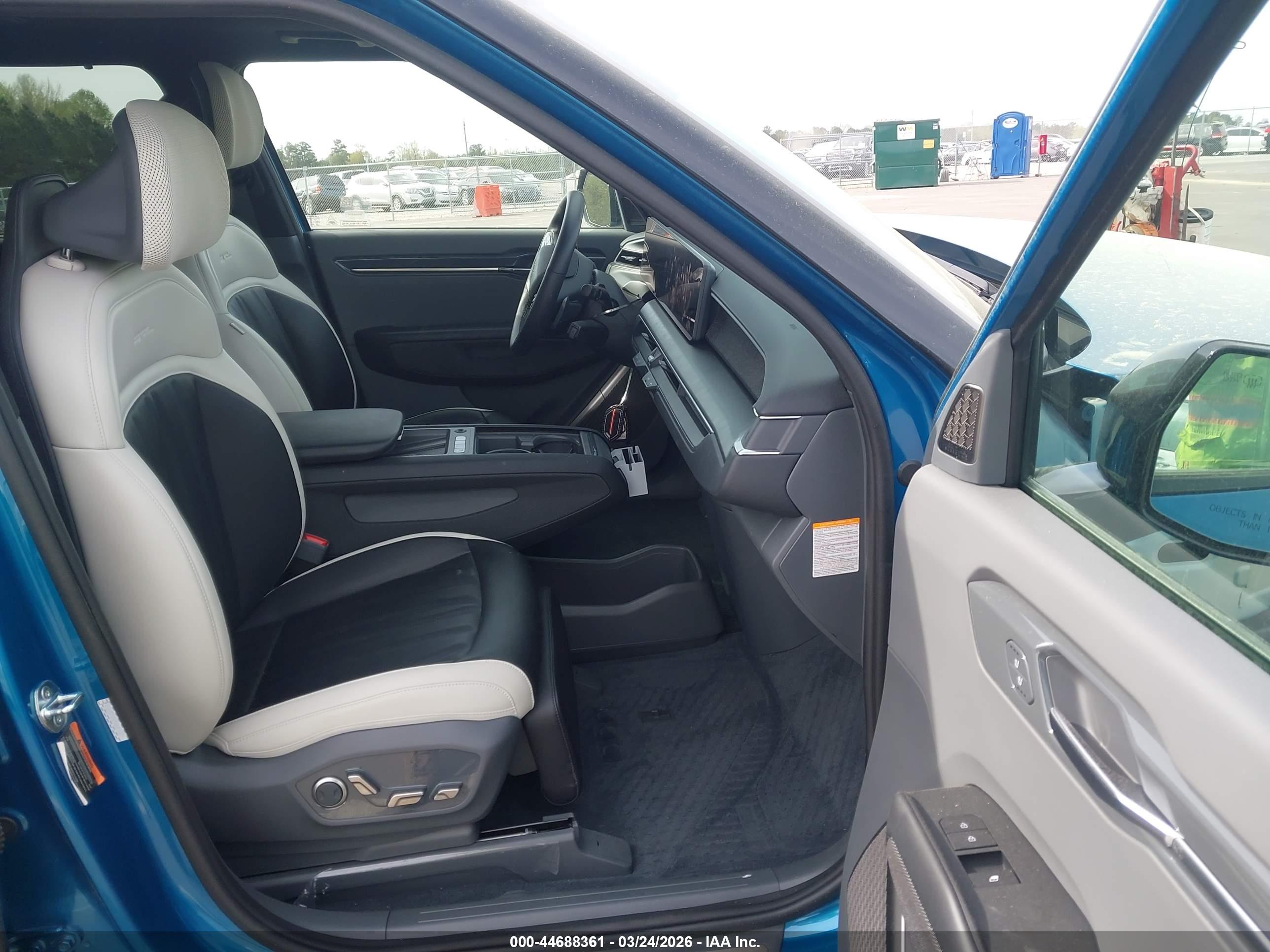 KIA EV9 image 5