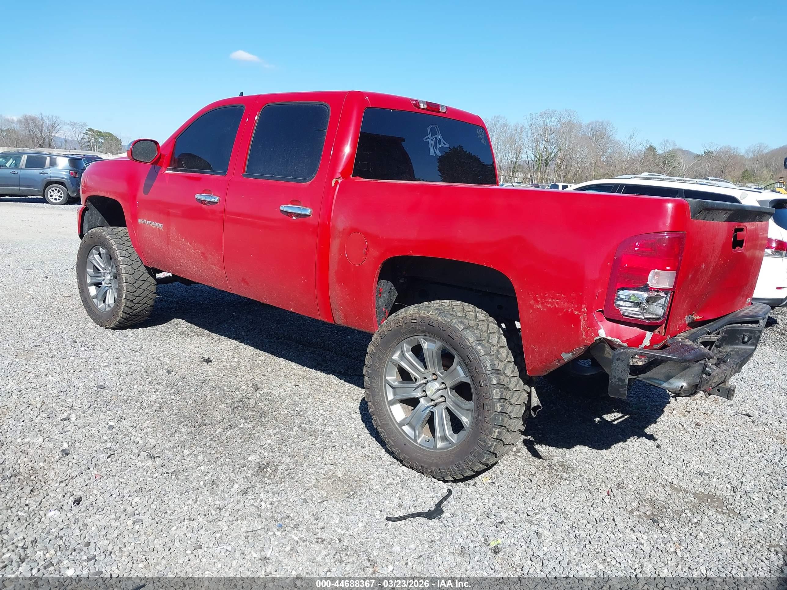 CHEVROLET SILVERADO image 3