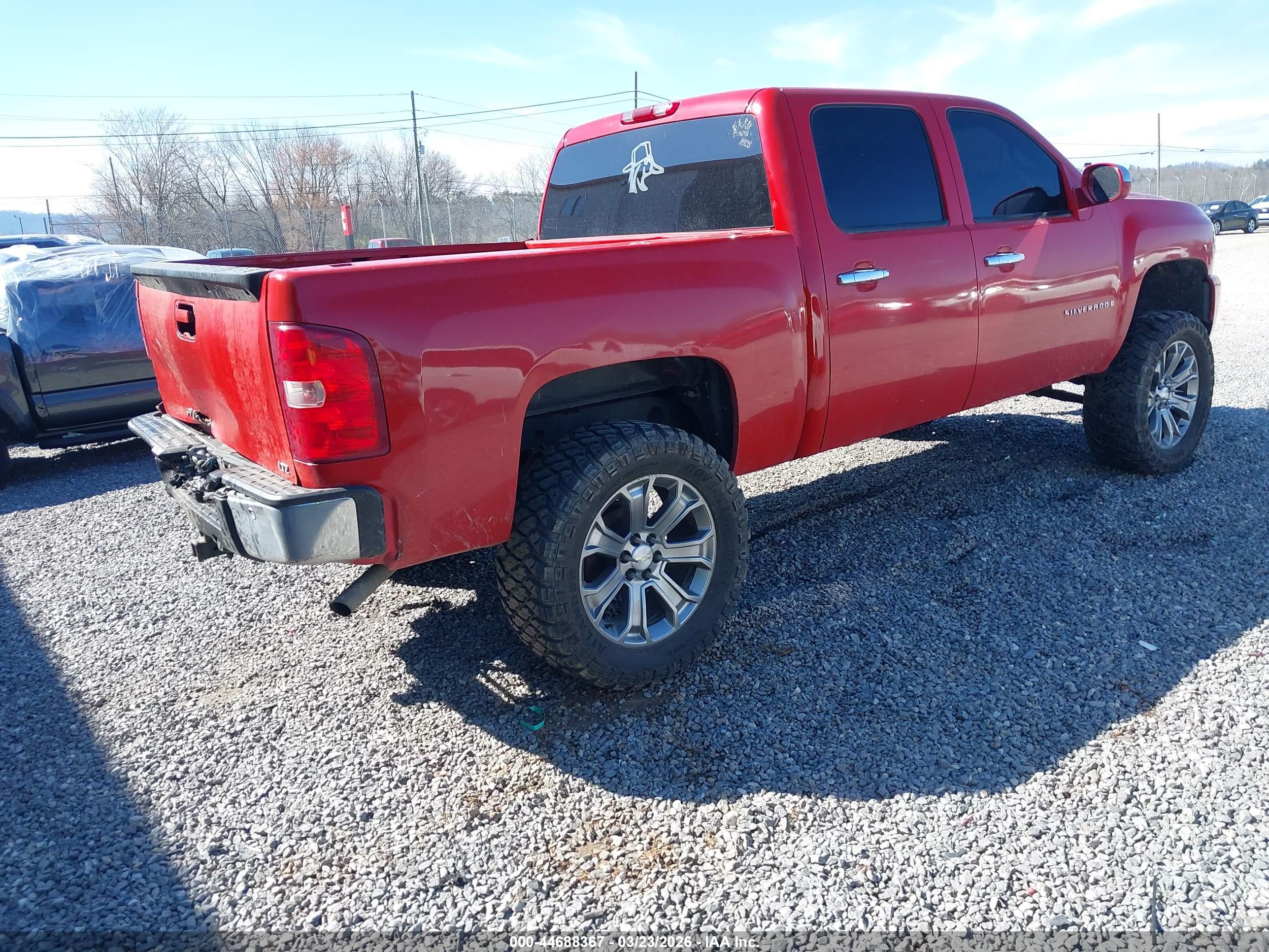 CHEVROLET SILVERADO image 4