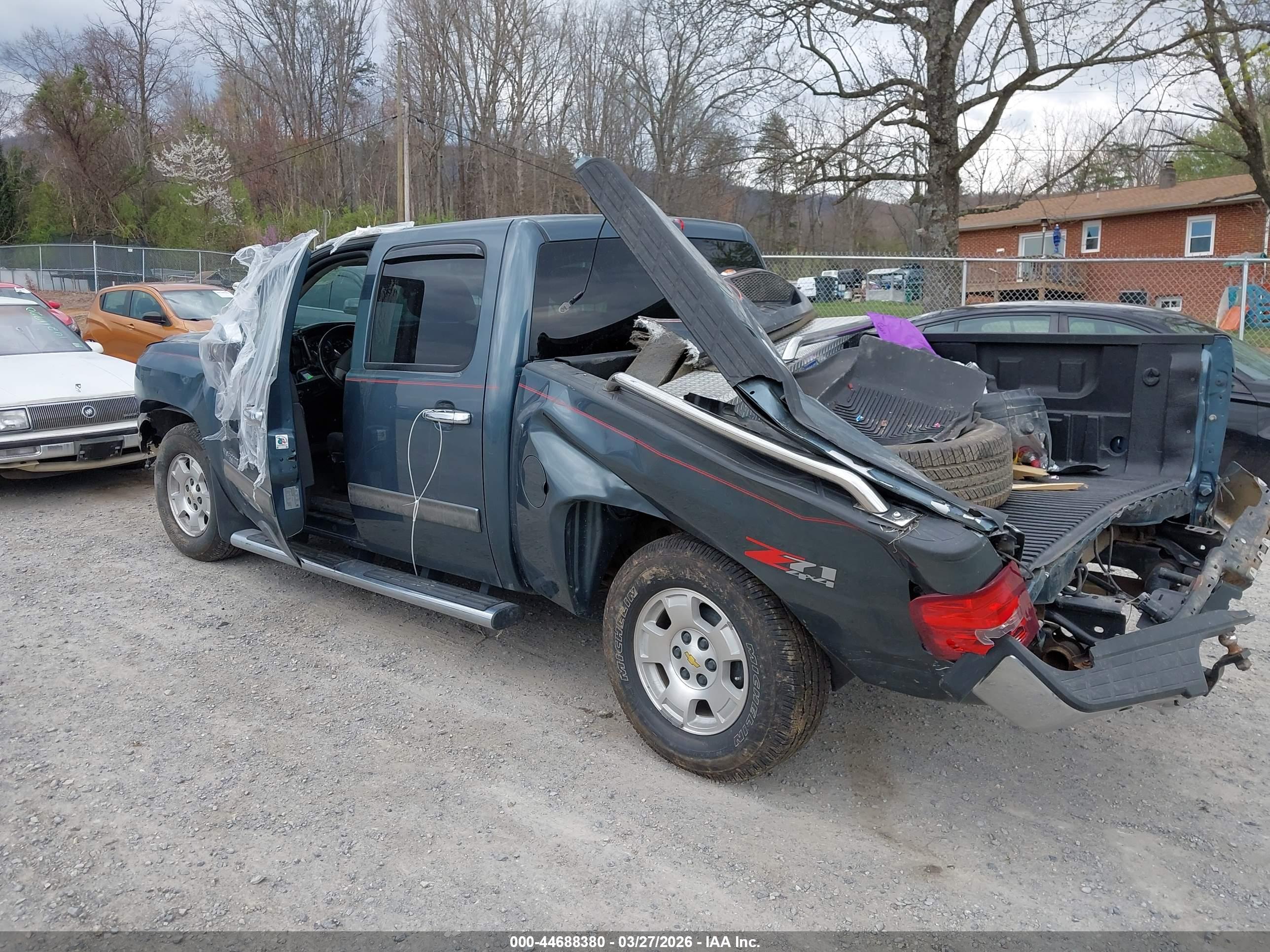 CHEVROLET SILVERADO image 3