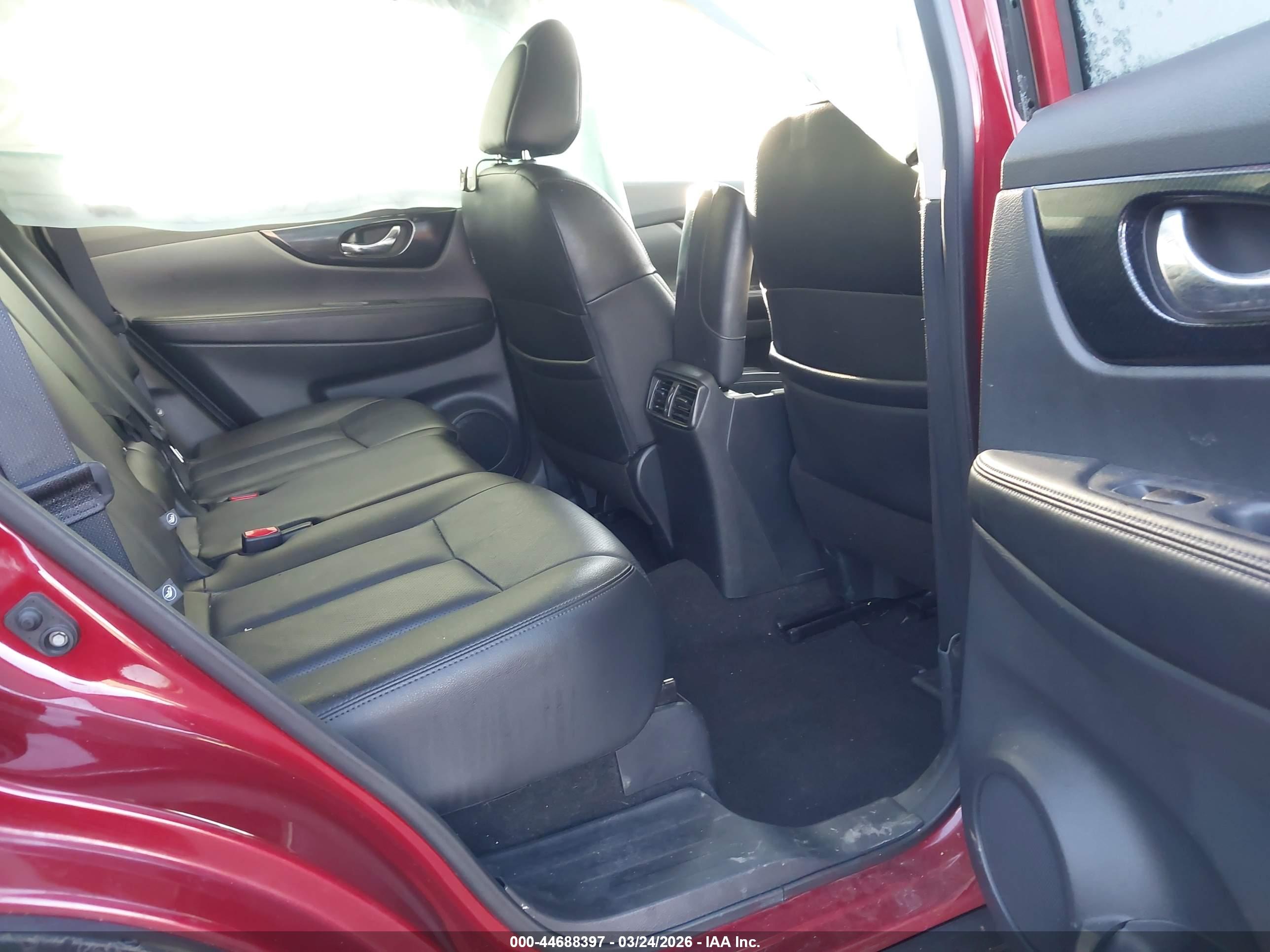 NISSAN ROGUE image 8