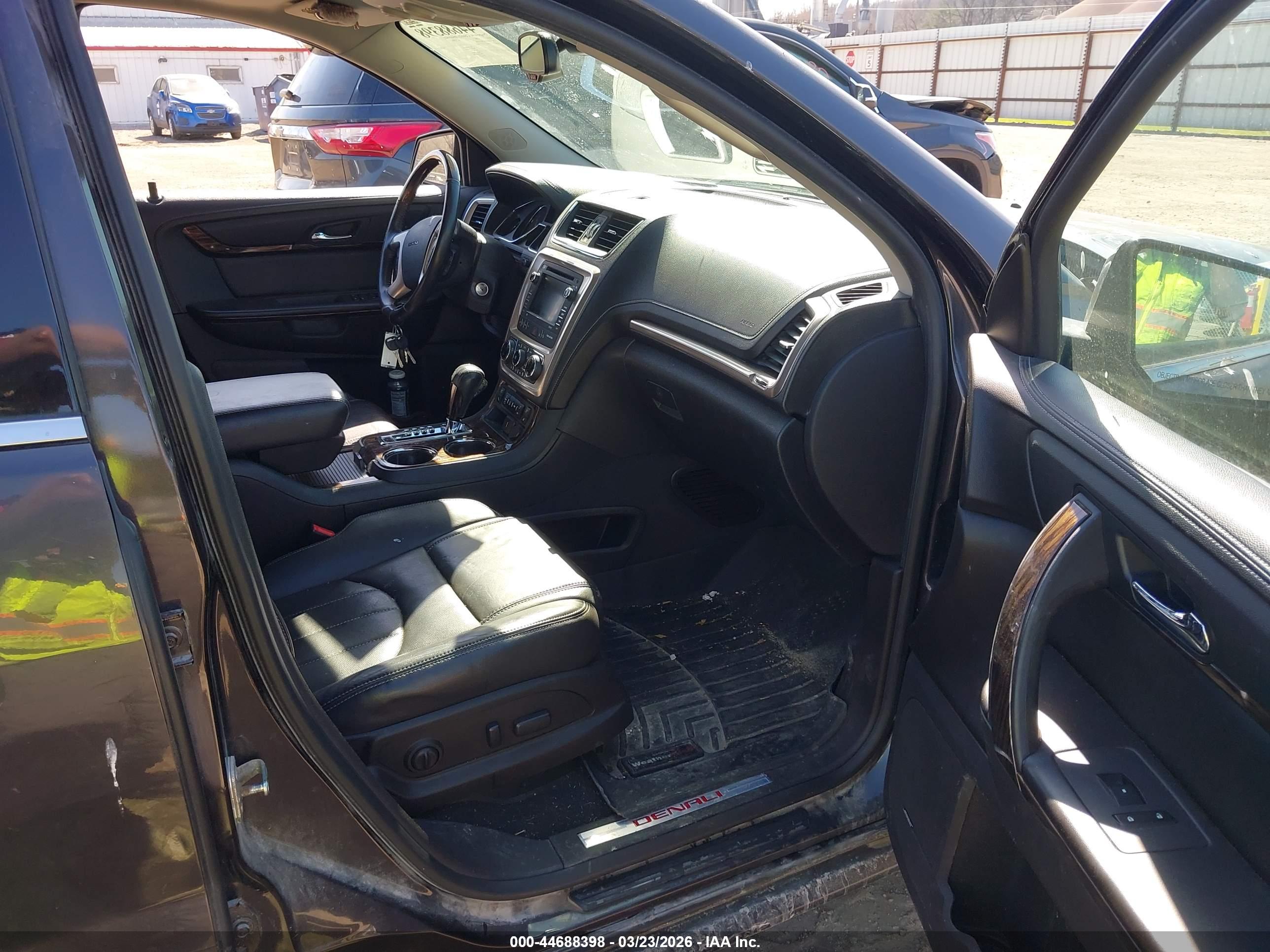 GMC ACADIA image 5