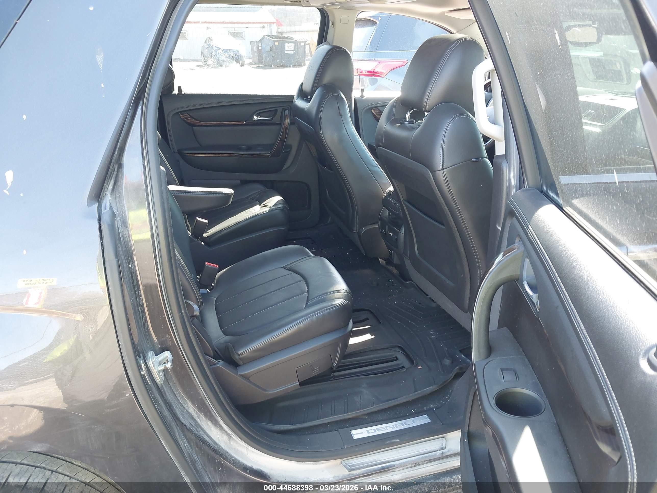 GMC ACADIA image 8