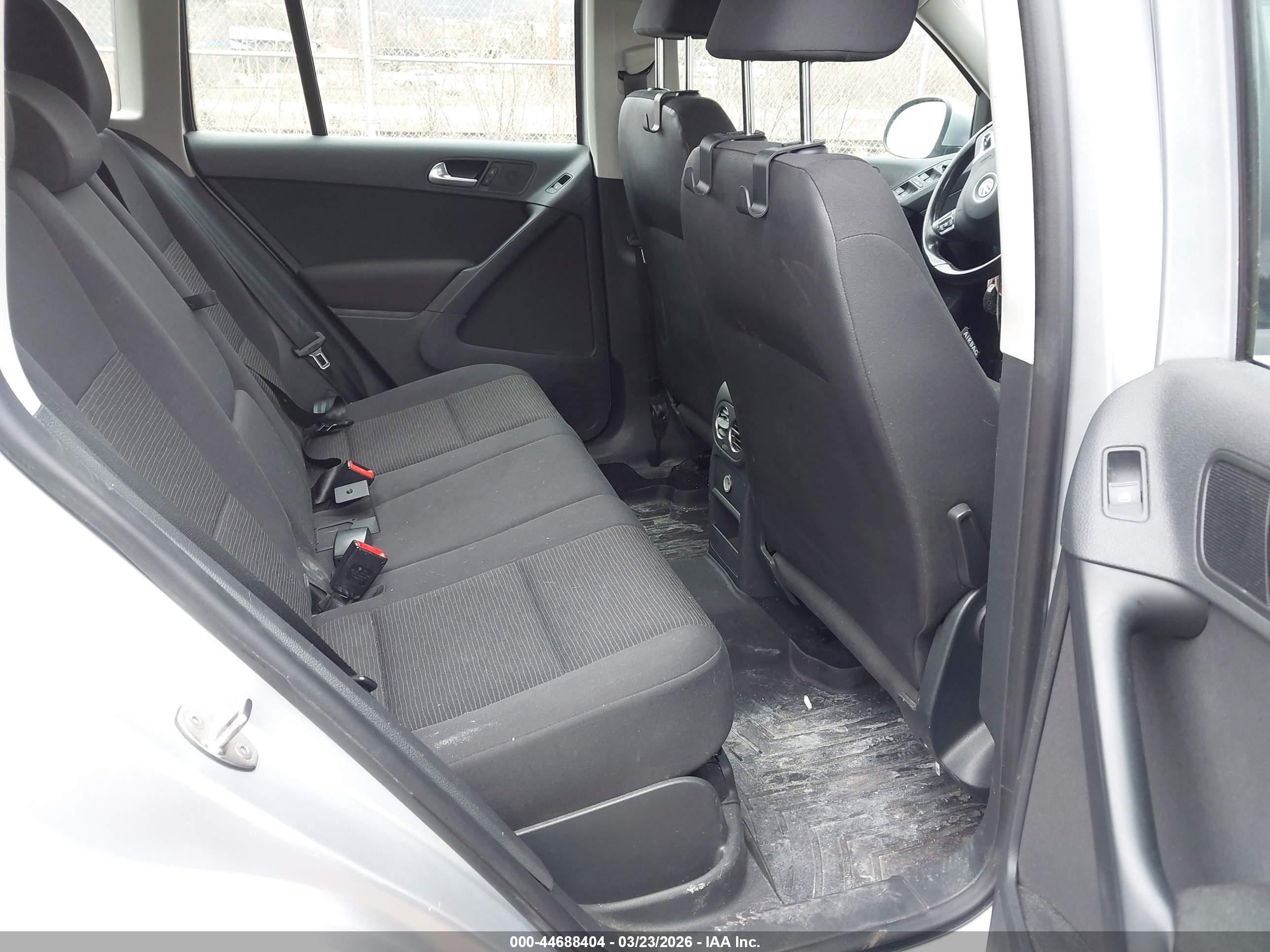 VOLKSWAGEN TIGUAN image 8