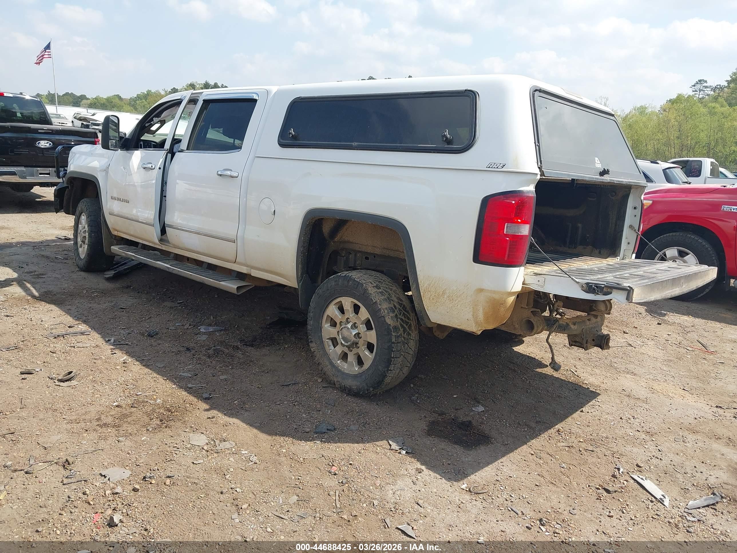 GMC SIERRA image 3